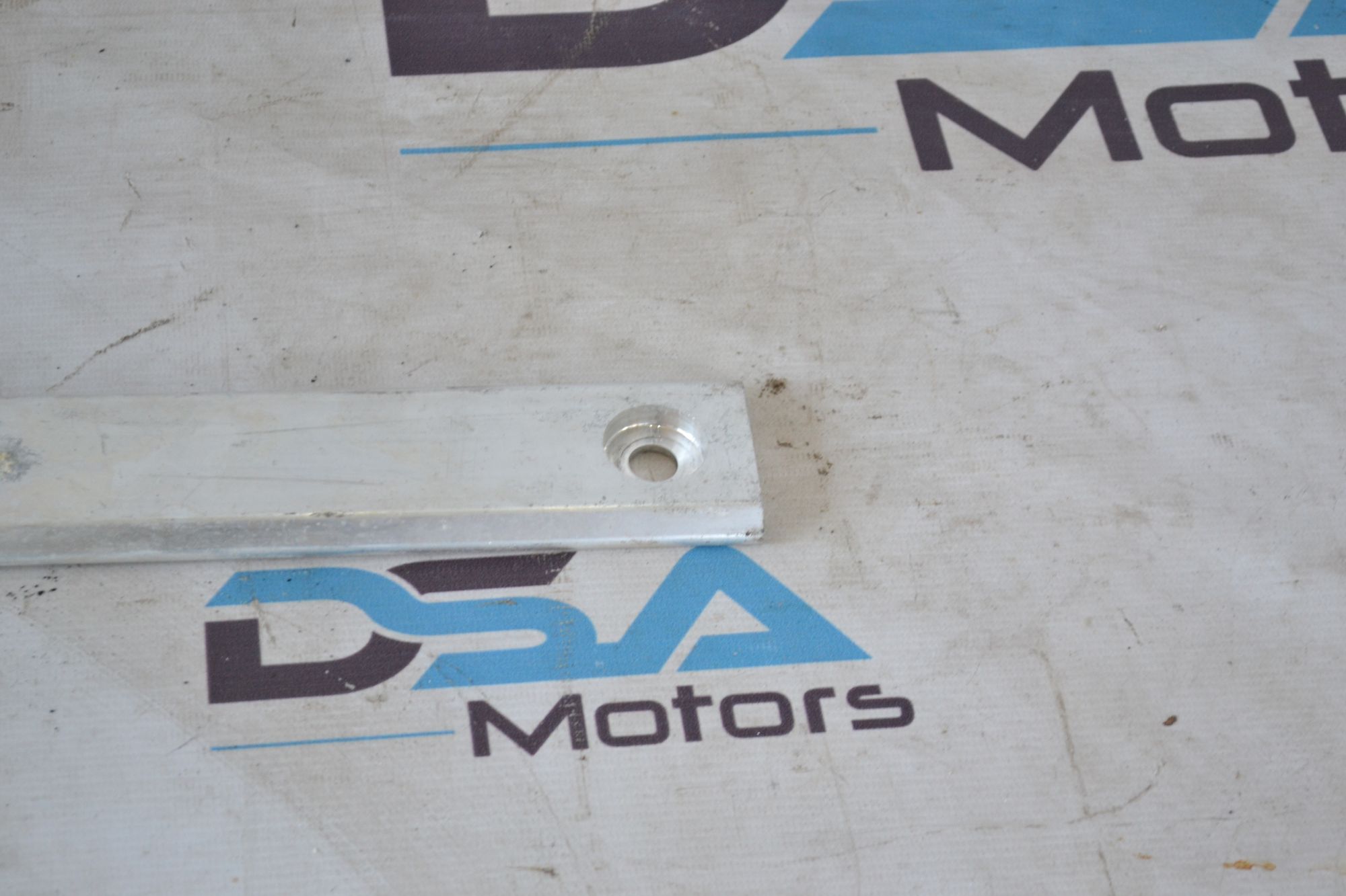 https://ycs.partsauto.market/partsauto-images/thmbs/userImages/b7628e092085f1f91467af1afb6e7630/part/117c8908-bc13-47a8-9ef8-a97c722a46b3_1785218457889.jpg