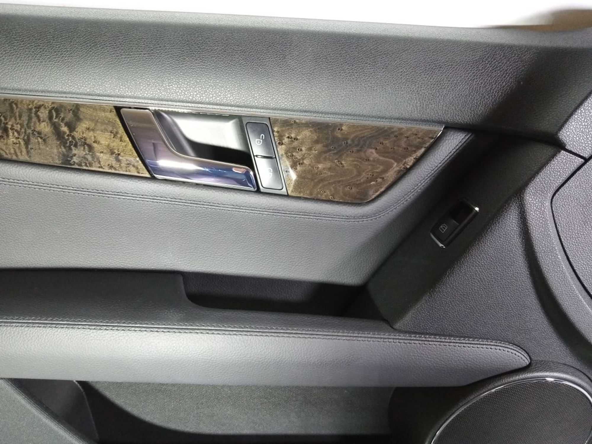 https://ycs.partsauto.market/partsauto-images/thmbs/userImages/b7628e092085f1f91467af1afb6e7630/part/12df4091-501d-4496-8400-91b752db2c0a_1741266590192.jpg