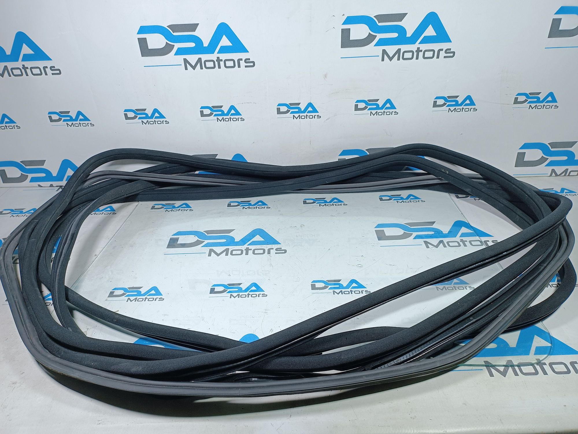 https://ycs.partsauto.market/partsauto-images/thmbs/userImages/b7628e092085f1f91467af1afb6e7630/part/13c0ef31-eb7c-4f28-9f46-4357b1d86f19_1710050849373.jpg