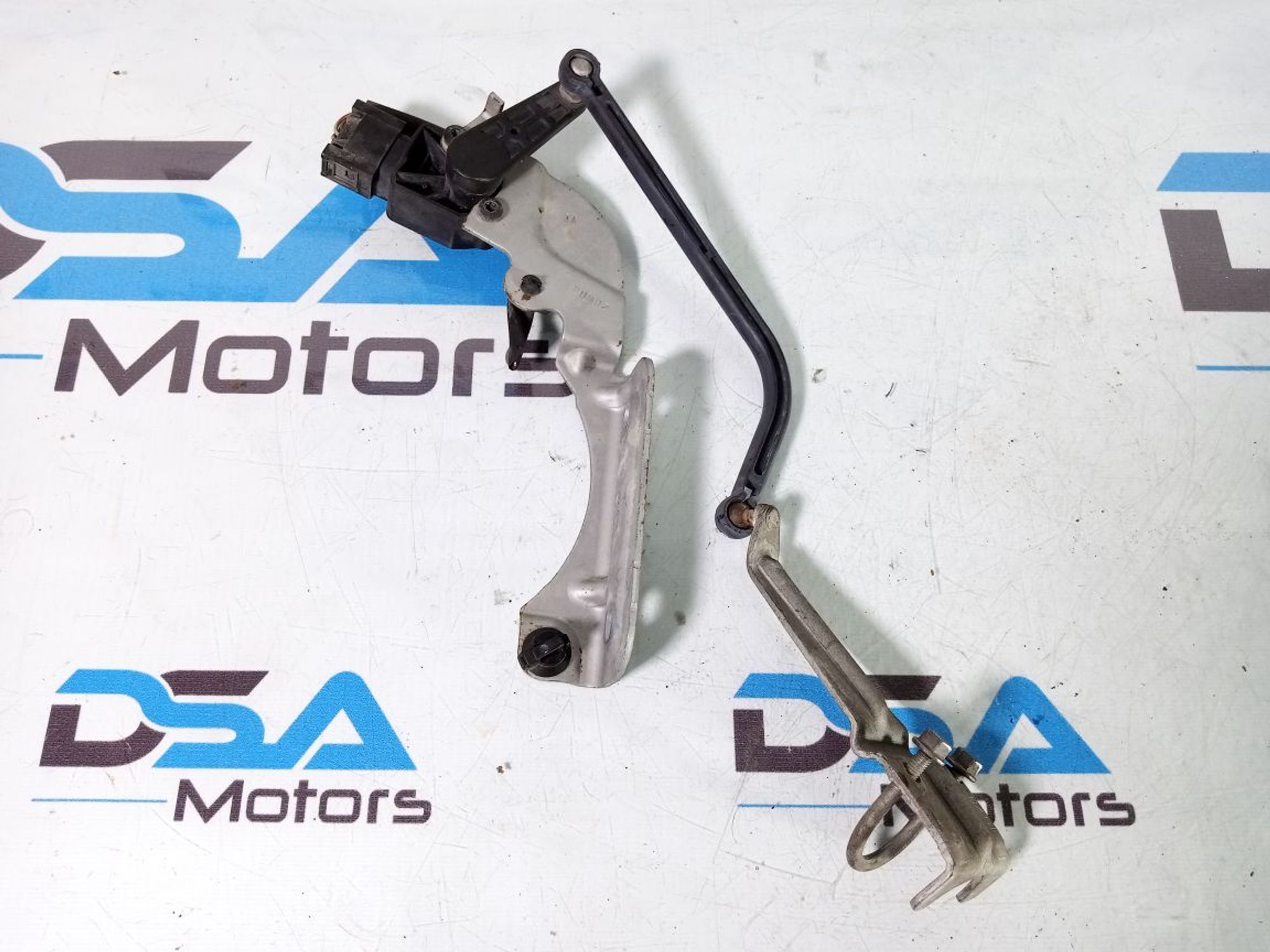 https://ycs.partsauto.market/partsauto-images/thmbs/userImages/b7628e092085f1f91467af1afb6e7630/part/15d53d1d-9a67-480c-998d-5cf86120ed2d_1735288924407.jpg
