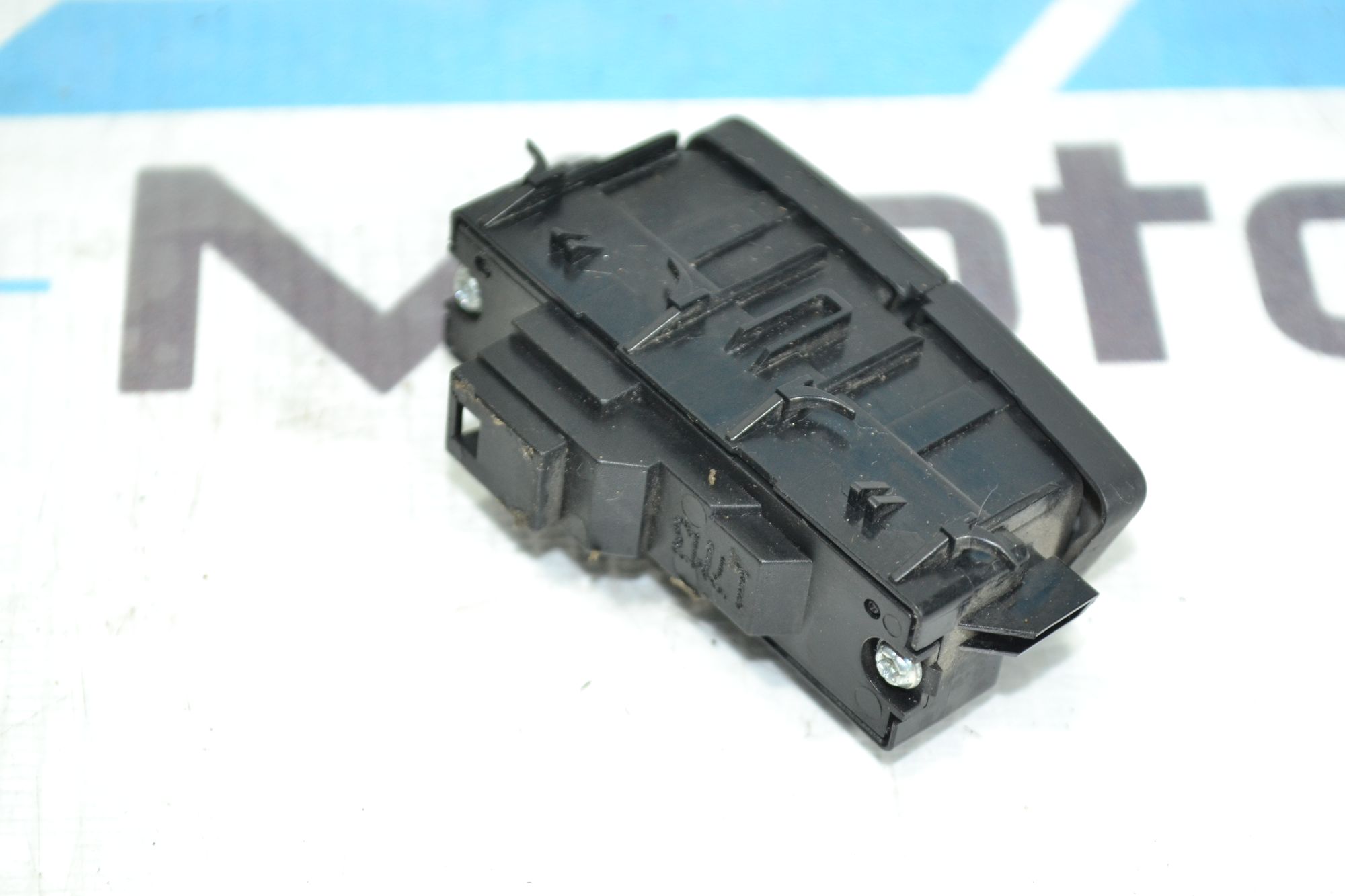 Кнопка центрального замка оригинал Mercedes W204/W207/W212/W218 из Японии, 1400 рублей, Кореновск