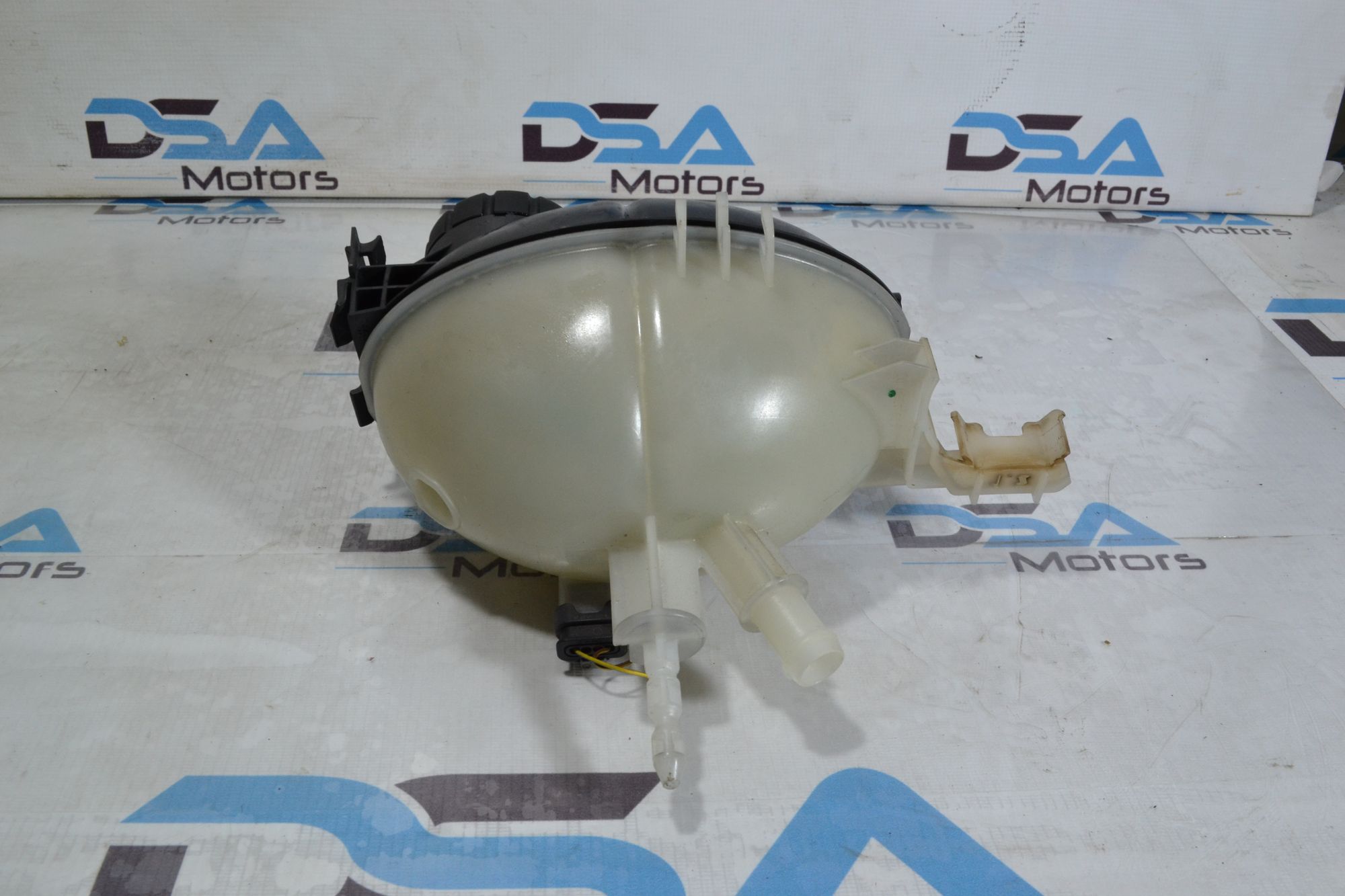 https://ycs.partsauto.market/partsauto-images/thmbs/userImages/b7628e092085f1f91467af1afb6e7630/part/1a4befc6-dcc2-4b9c-8108-a05cfb0f832f_1779877898529.jpg