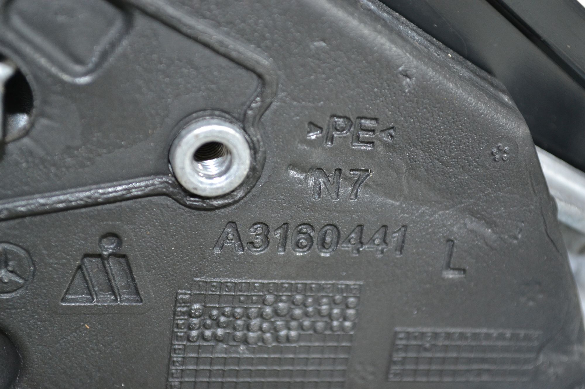 https://ycs.partsauto.market/partsauto-images/thmbs/userImages/b7628e092085f1f91467af1afb6e7630/part/1c1170d6-4aec-41b7-a472-e7754e989316_1784094680913.jpg