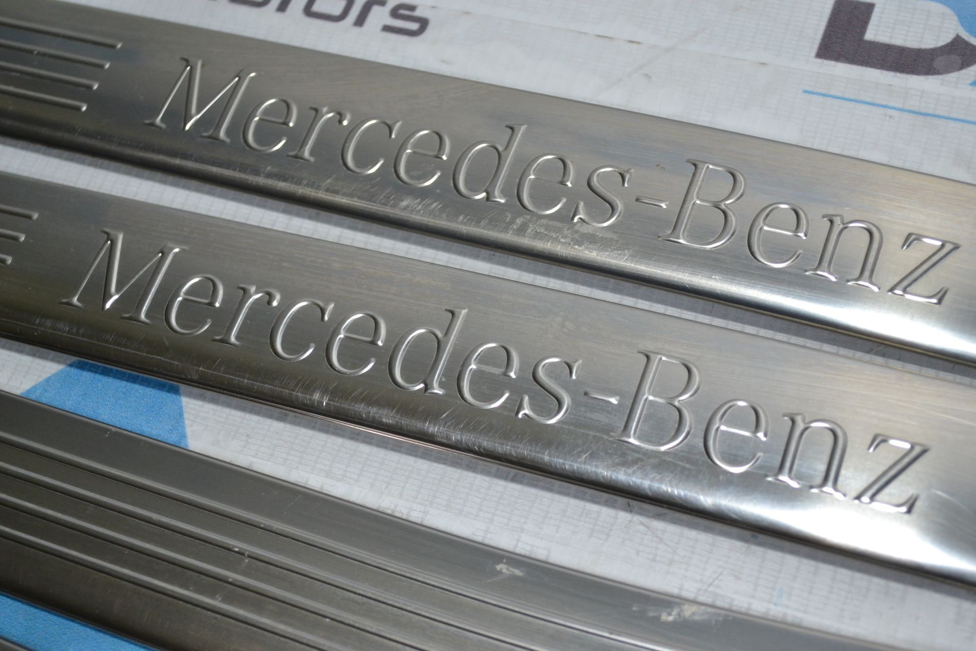 Накладки порогов комплект оригинал Mercedes W212 из Японии, 8900 рублей, Кореновск