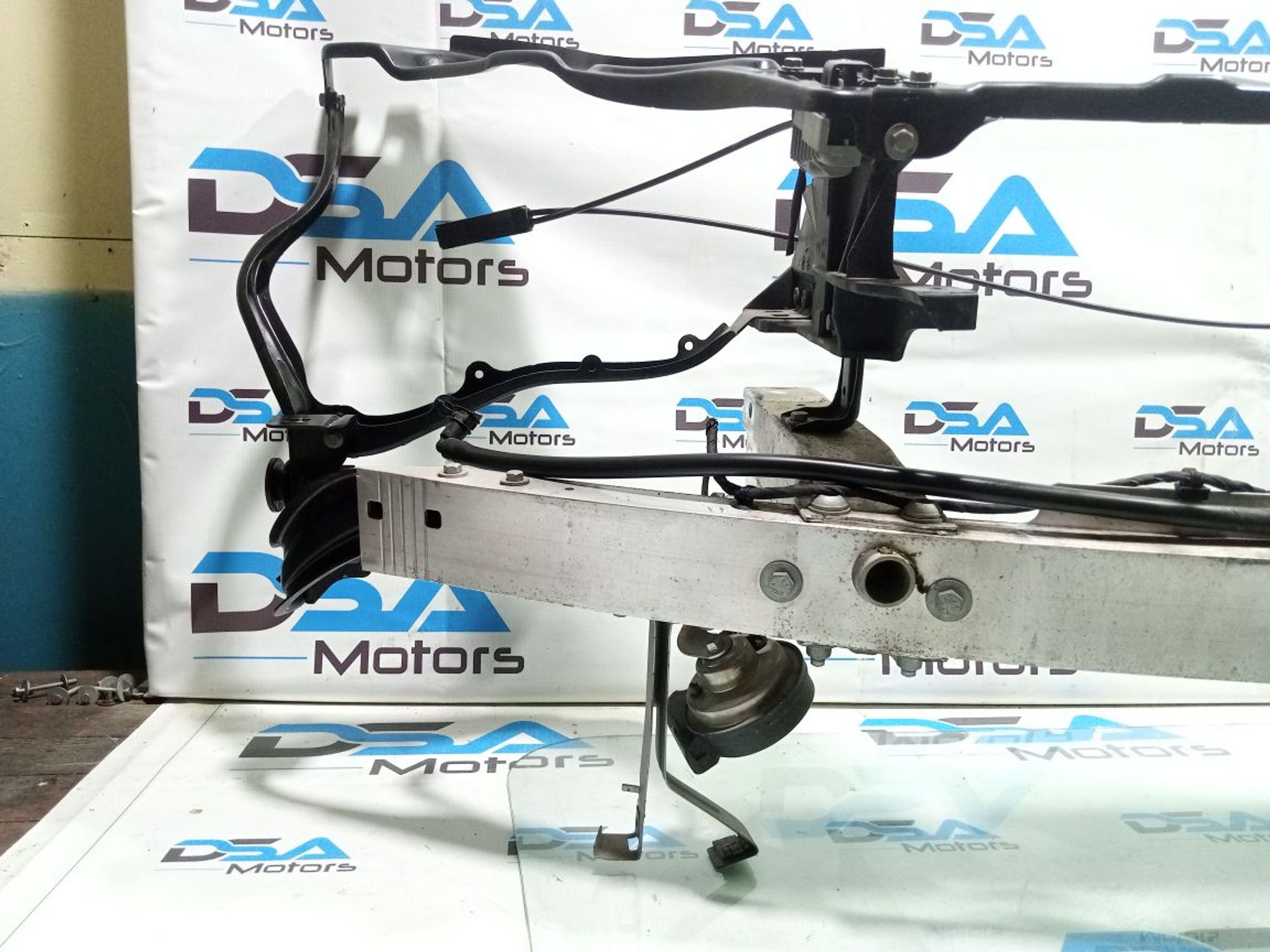 https://ycs.partsauto.market/partsauto-images/thmbs/userImages/b7628e092085f1f91467af1afb6e7630/part/1ea18860-ee3f-4573-9a23-dbbd3aa73c3c_1748353468337.jpg