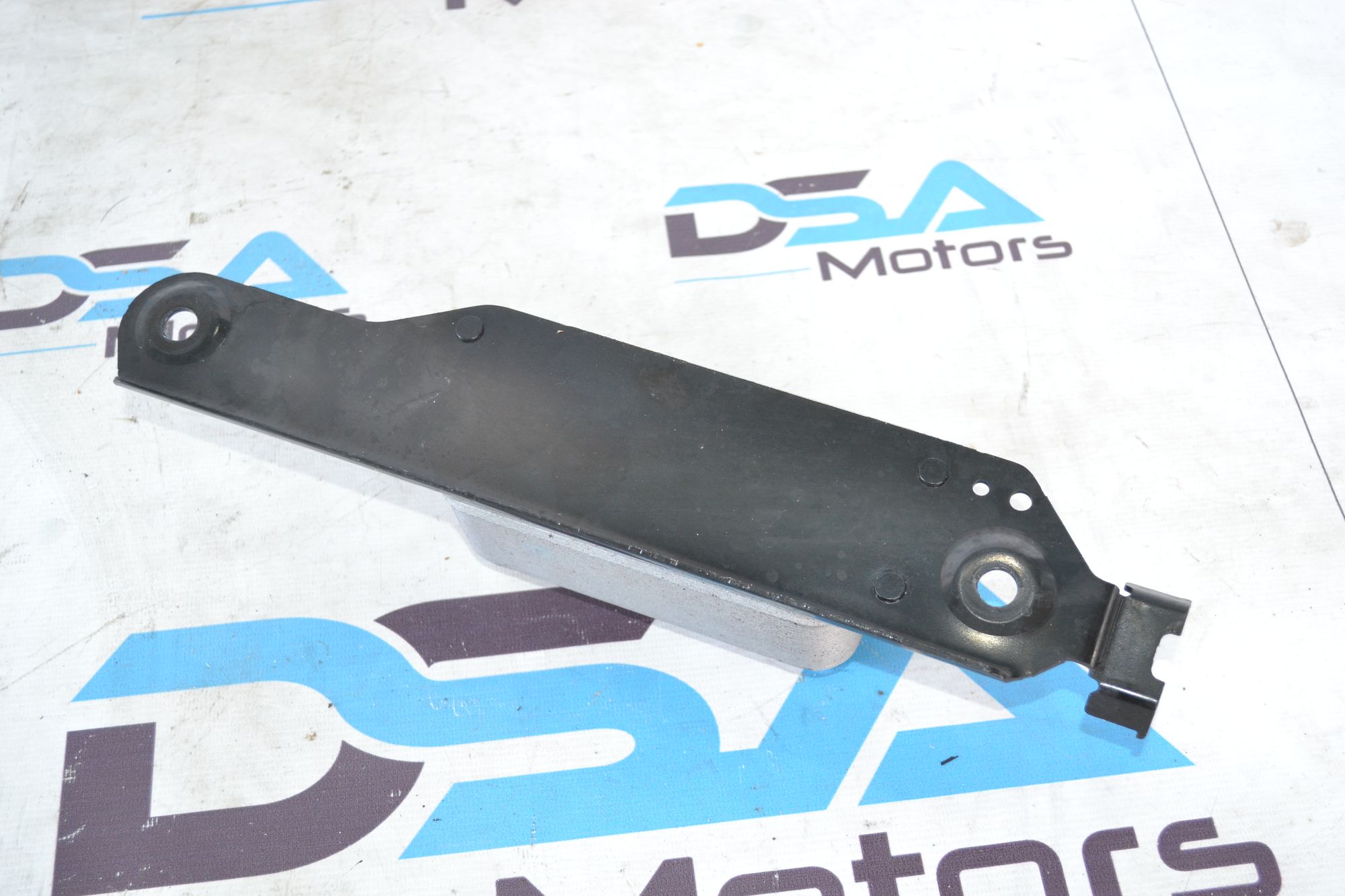 https://ycs.partsauto.market/partsauto-images/thmbs/userImages/b7628e092085f1f91467af1afb6e7630/part/2082c3e5-ad41-4bd0-a836-2283d7bc689e_1785311827140.jpg