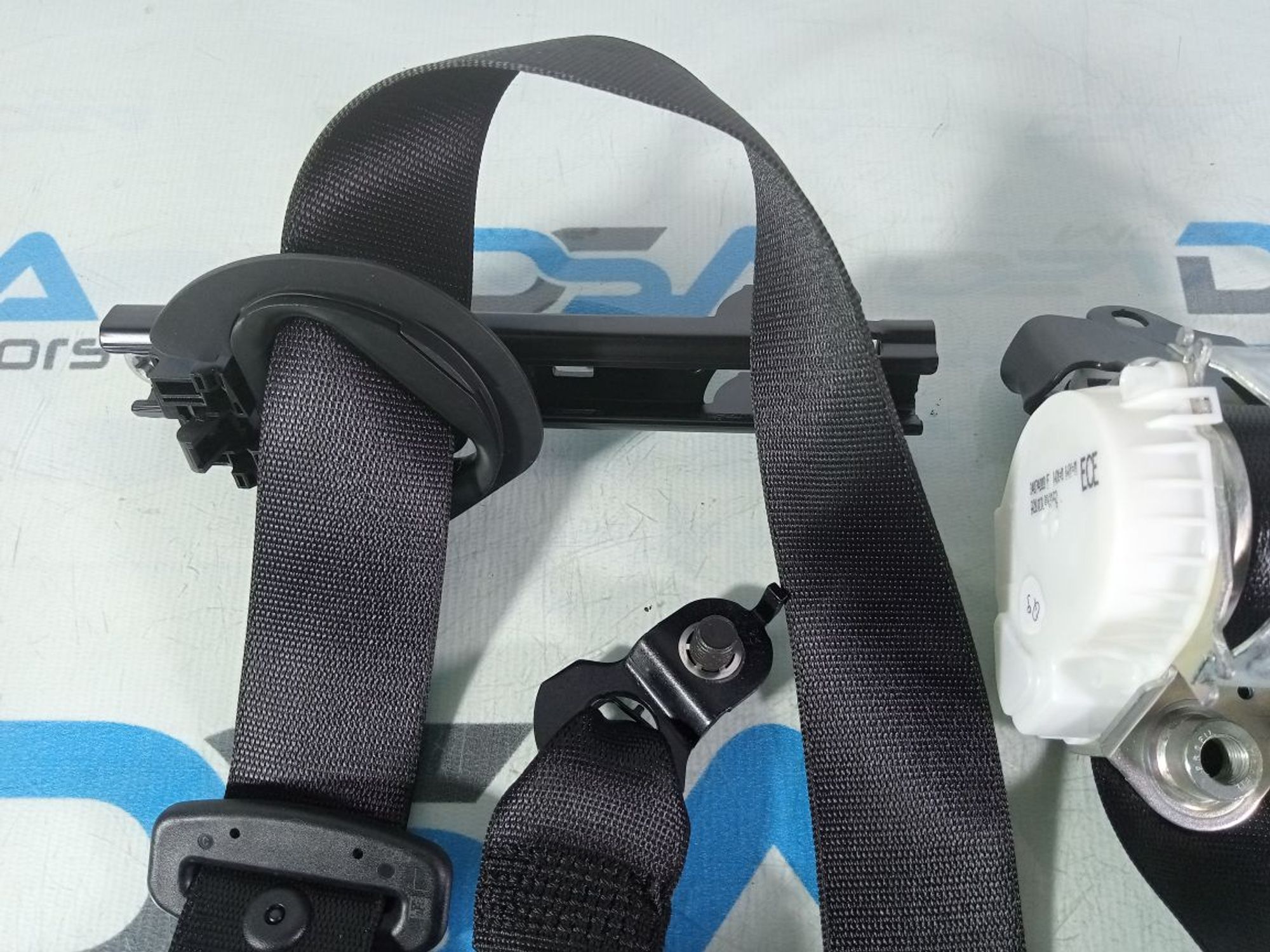 https://ycs.partsauto.market/partsauto-images/thmbs/userImages/b7628e092085f1f91467af1afb6e7630/part/208ef55c-94f4-4d4f-98d8-9a70c71632b2_1744141765274.jpg