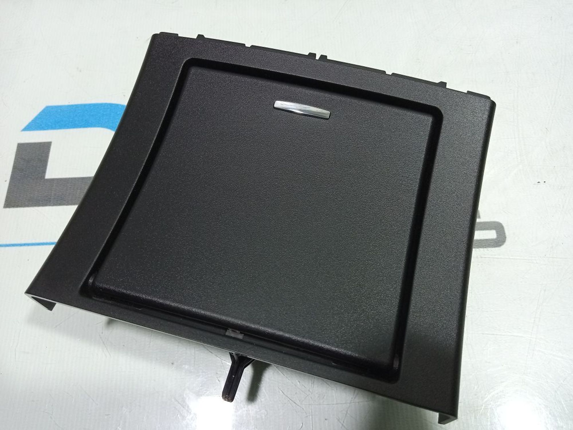 https://ycs.partsauto.market/partsauto-images/thmbs/userImages/b7628e092085f1f91467af1afb6e7630/part/21f3527e-6975-456c-8a69-41982ae06eb5_1748161615618.jpg