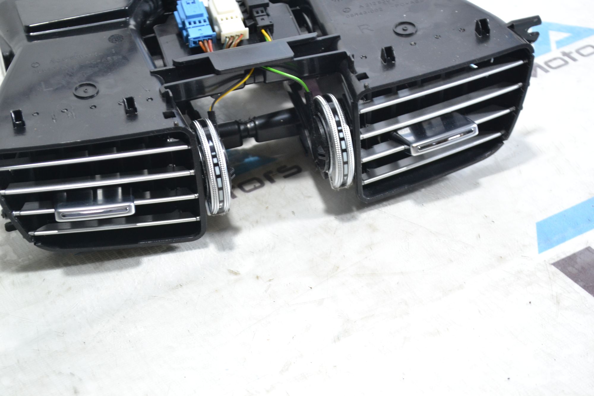 https://ycs.partsauto.market/partsauto-images/thmbs/userImages/b7628e092085f1f91467af1afb6e7630/part/245e28e1-1cc8-49af-afd5-9efc407b19a8_1780579052470.jpg
