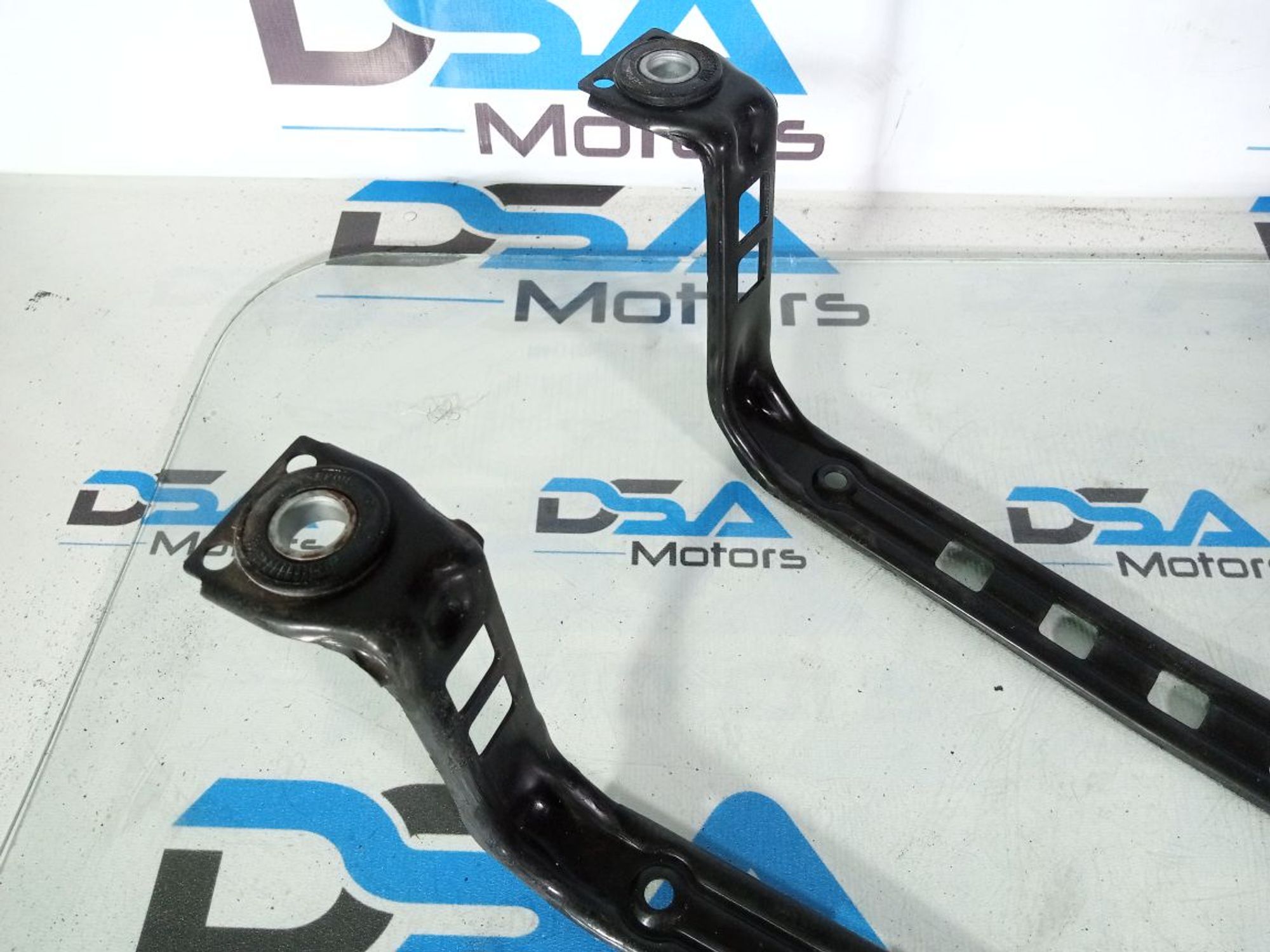 https://ycs.partsauto.market/partsauto-images/thmbs/userImages/b7628e092085f1f91467af1afb6e7630/part/26872372-bd23-4b78-ab9d-44cfb5fef98a_1740905217197.jpg