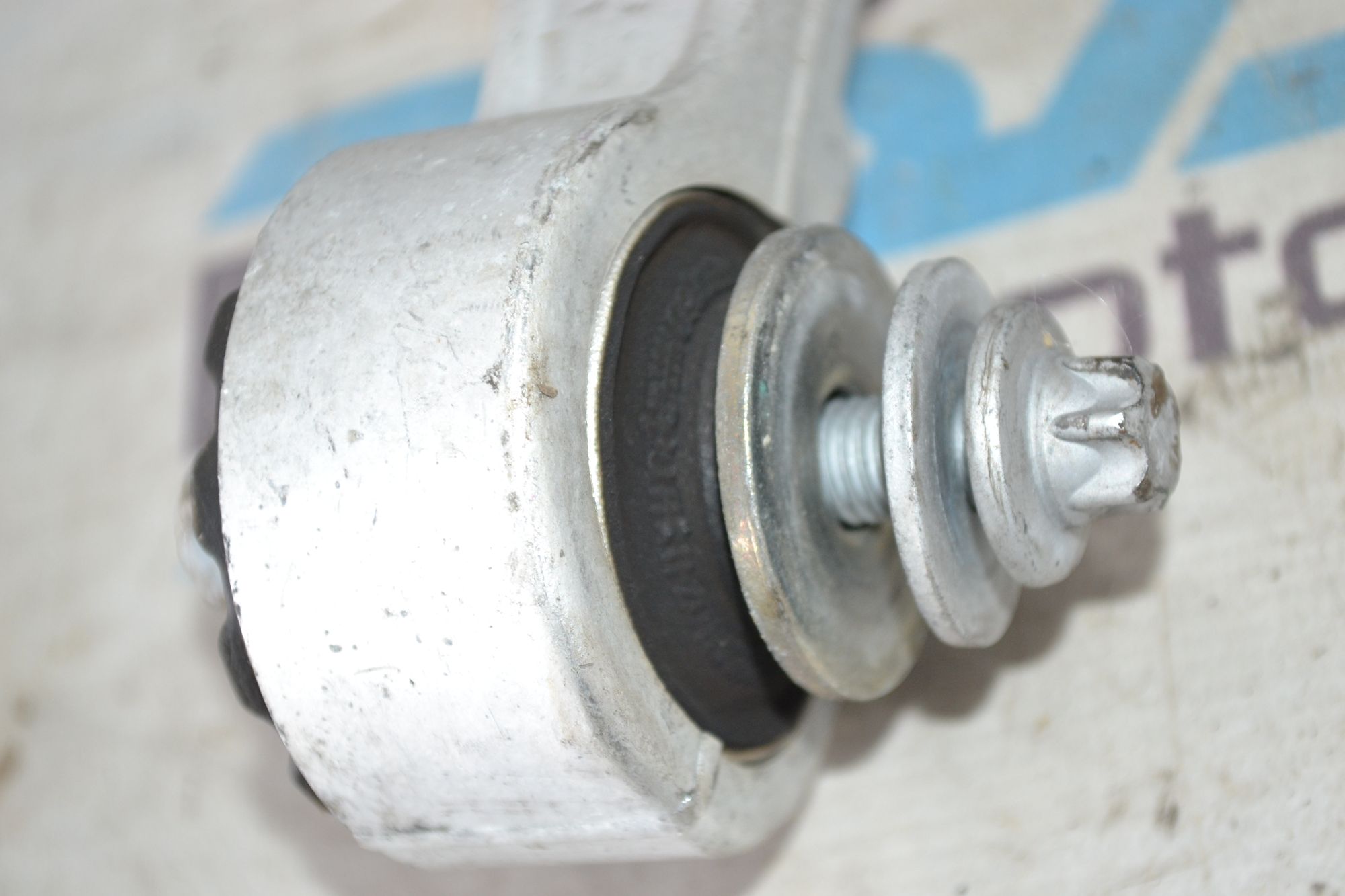 https://ycs.partsauto.market/partsauto-images/thmbs/userImages/b7628e092085f1f91467af1afb6e7630/part/28204193-096e-45ff-9c97-125d83b64a0b_1785421627411.jpg