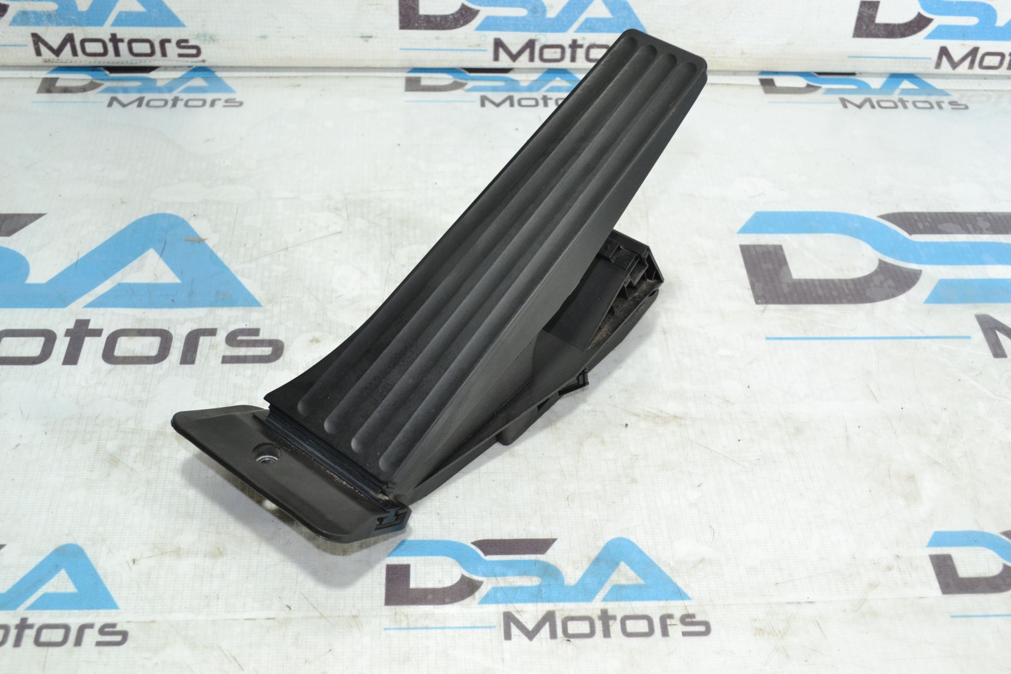 https://ycs.partsauto.market/partsauto-images/thmbs/userImages/b7628e092085f1f91467af1afb6e7630/part/2fbf7982-49f3-4455-87aa-1905b9292c4b_1780898097901.jpg