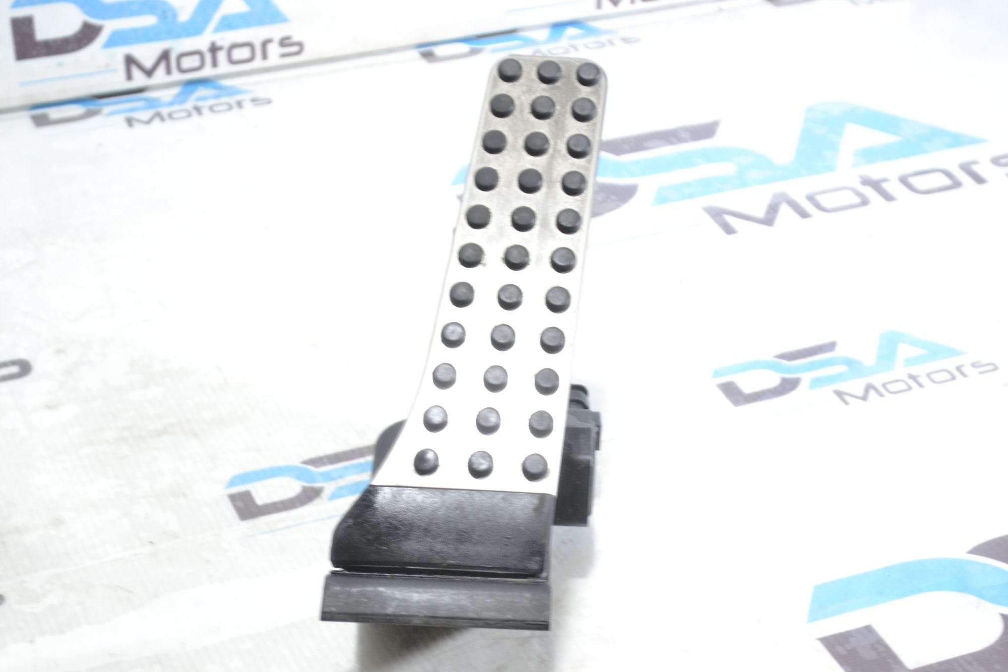 https://ycs.partsauto.market/partsauto-images/thmbs/userImages/b7628e092085f1f91467af1afb6e7630/part/2ff75278-62d0-452d-8e59-d51006b2cfc6_1780990815920.jpg