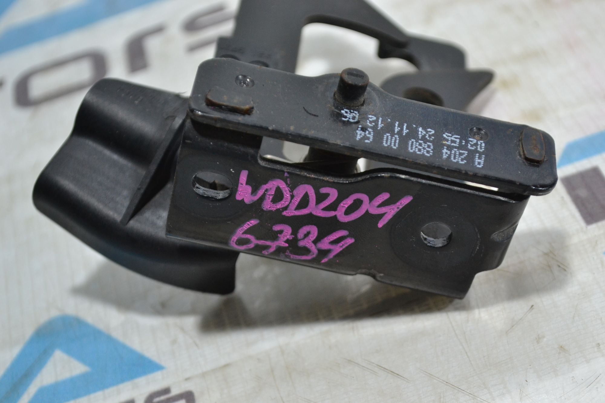 Крючок капота оригинал Mercedes W204 из Японии, 1400 рублей, Кореновск
