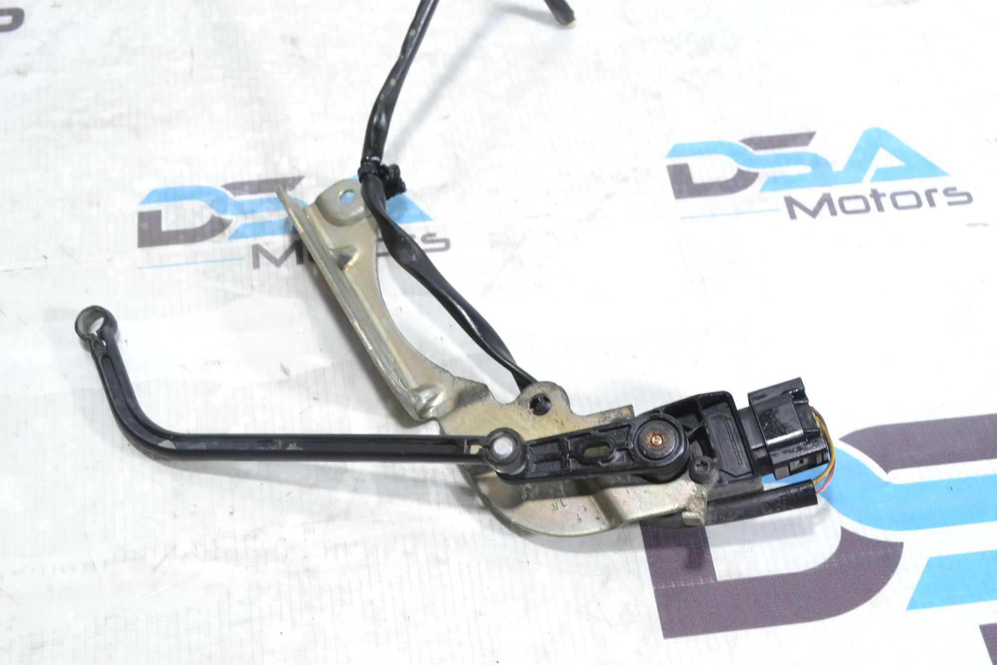 https://ycs.partsauto.market/partsauto-images/thmbs/userImages/b7628e092085f1f91467af1afb6e7630/part/31597984-d9f8-4e25-9345-ef8e2fca409e_1781004522801.jpg