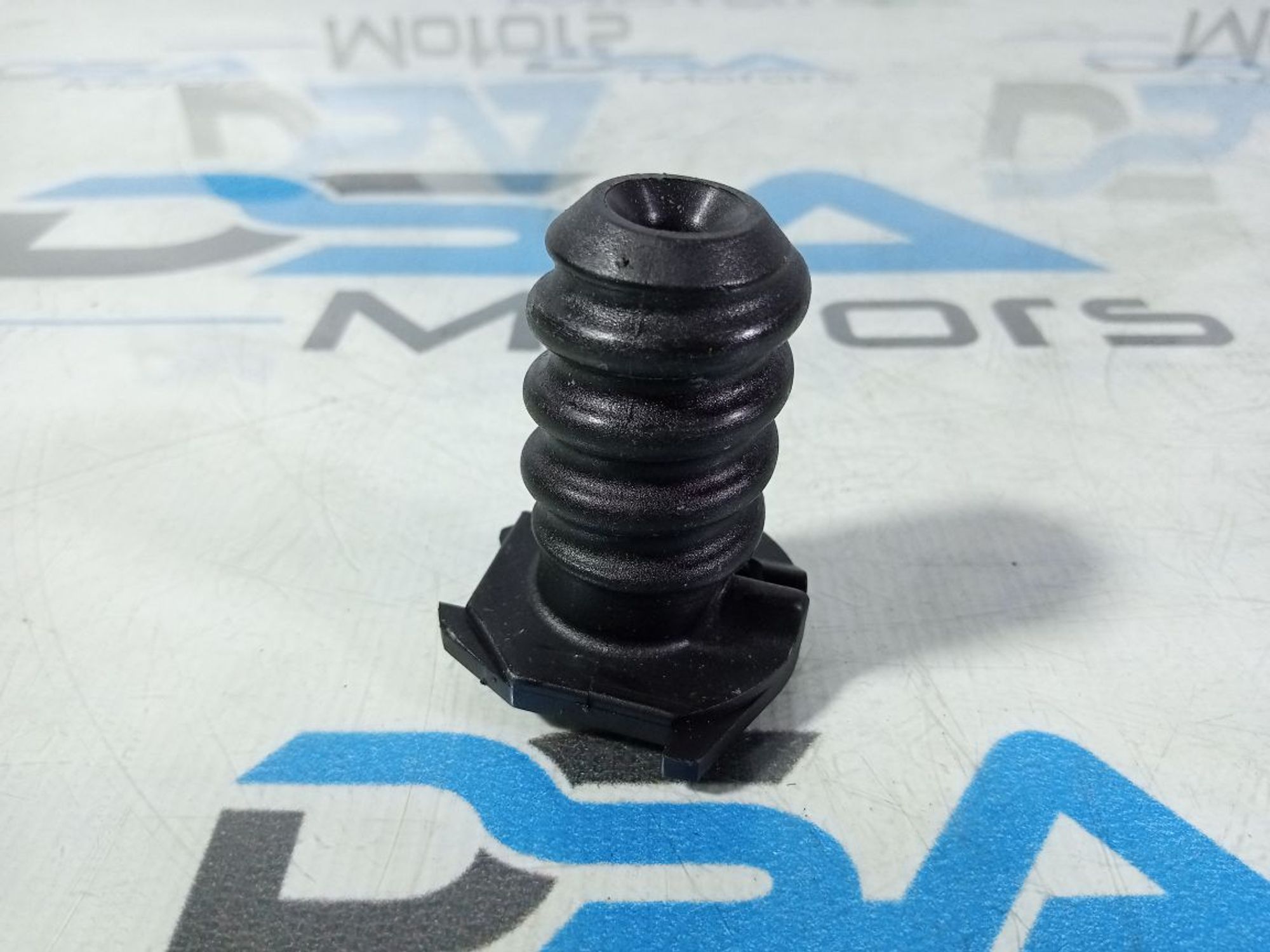 https://ycs.partsauto.market/partsauto-images/thmbs/userImages/b7628e092085f1f91467af1afb6e7630/part/316d5958-bcdf-48cc-96cc-50f3edb326b1_1742647027840.jpg