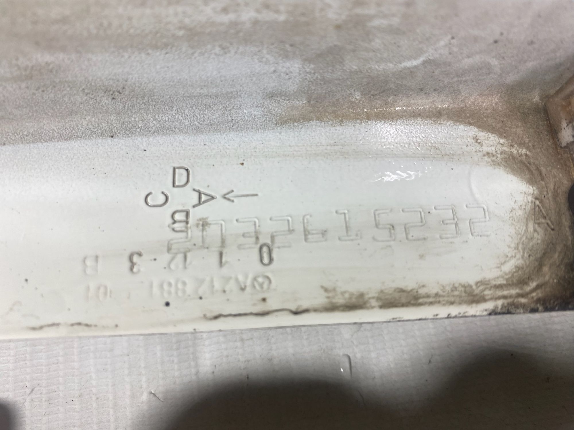 https://ycs.partsauto.market/partsauto-images/thmbs/userImages/b7628e092085f1f91467af1afb6e7630/part/3253f2a3-397f-422f-9474-ef1009625217_1740057333371.jpg