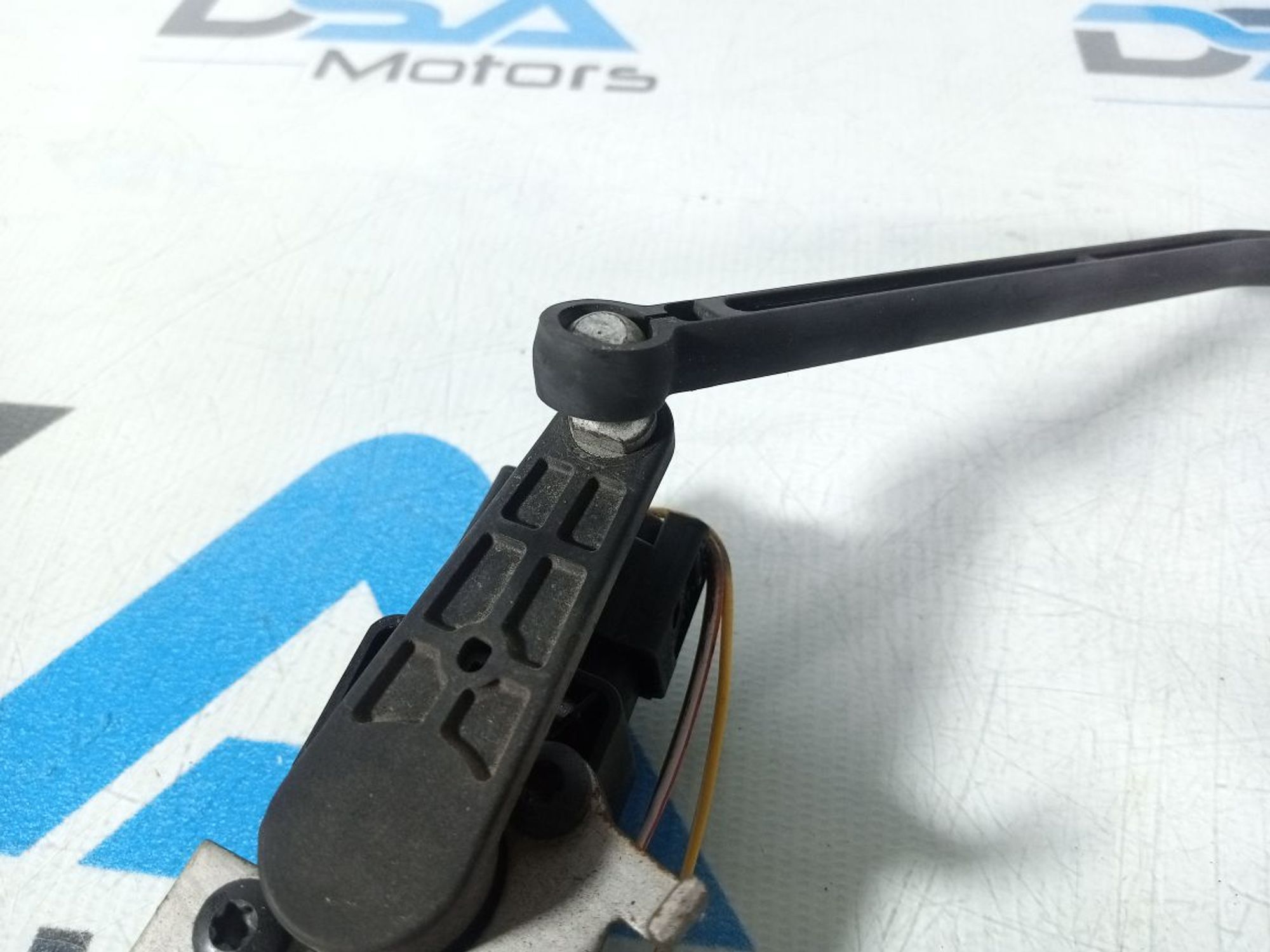 https://ycs.partsauto.market/partsauto-images/thmbs/userImages/b7628e092085f1f91467af1afb6e7630/part/355af477-2f80-48d4-90d6-a547e3bb75f8_1747023476983.jpg