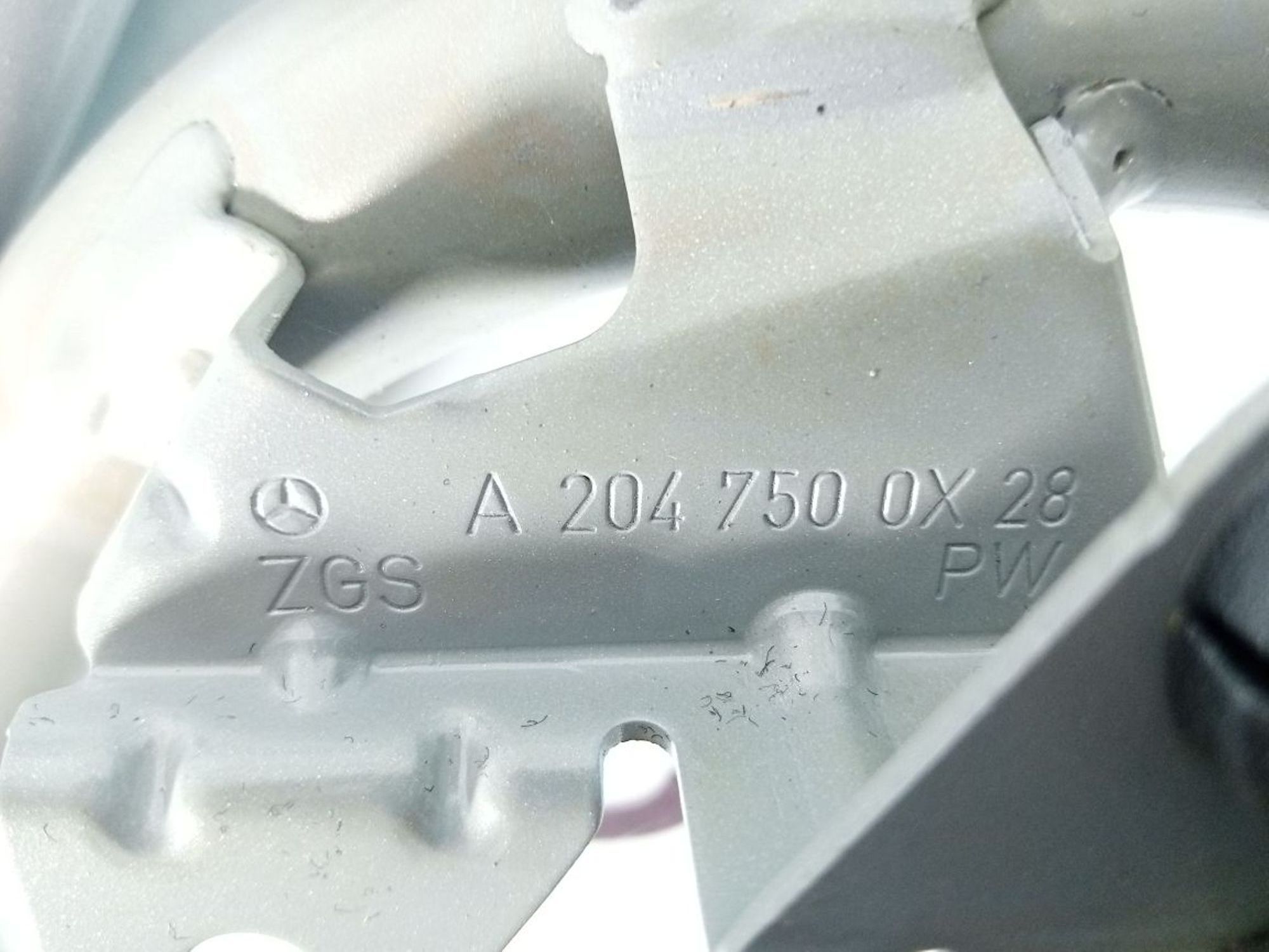 https://ycs.partsauto.market/partsauto-images/thmbs/userImages/b7628e092085f1f91467af1afb6e7630/part/377d78db-9d03-4d44-9d2e-9576d13b802d_1720691443952.jpg