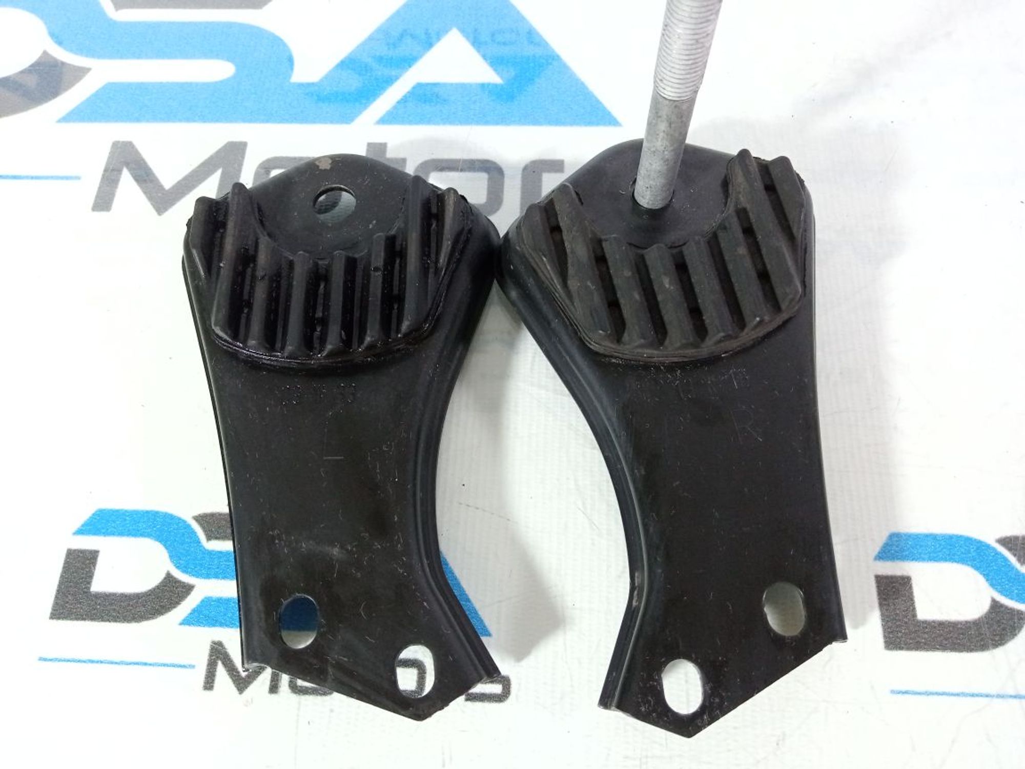 https://ycs.partsauto.market/partsauto-images/thmbs/userImages/b7628e092085f1f91467af1afb6e7630/part/3b0e4463-f2e3-4866-9f0b-b6cfd289625b_1740420741230.jpg