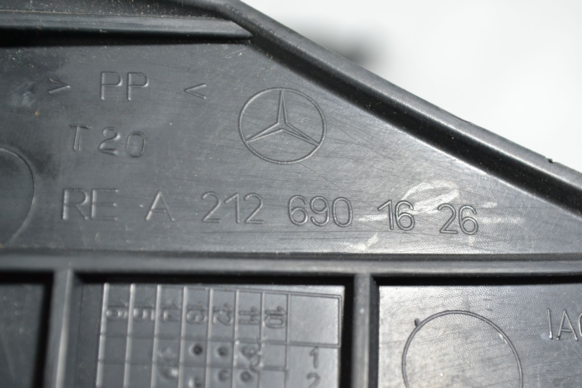 Обшивка стоек задних оригинал Mercedes W212 из Японии, 900 рублей, Кореновск