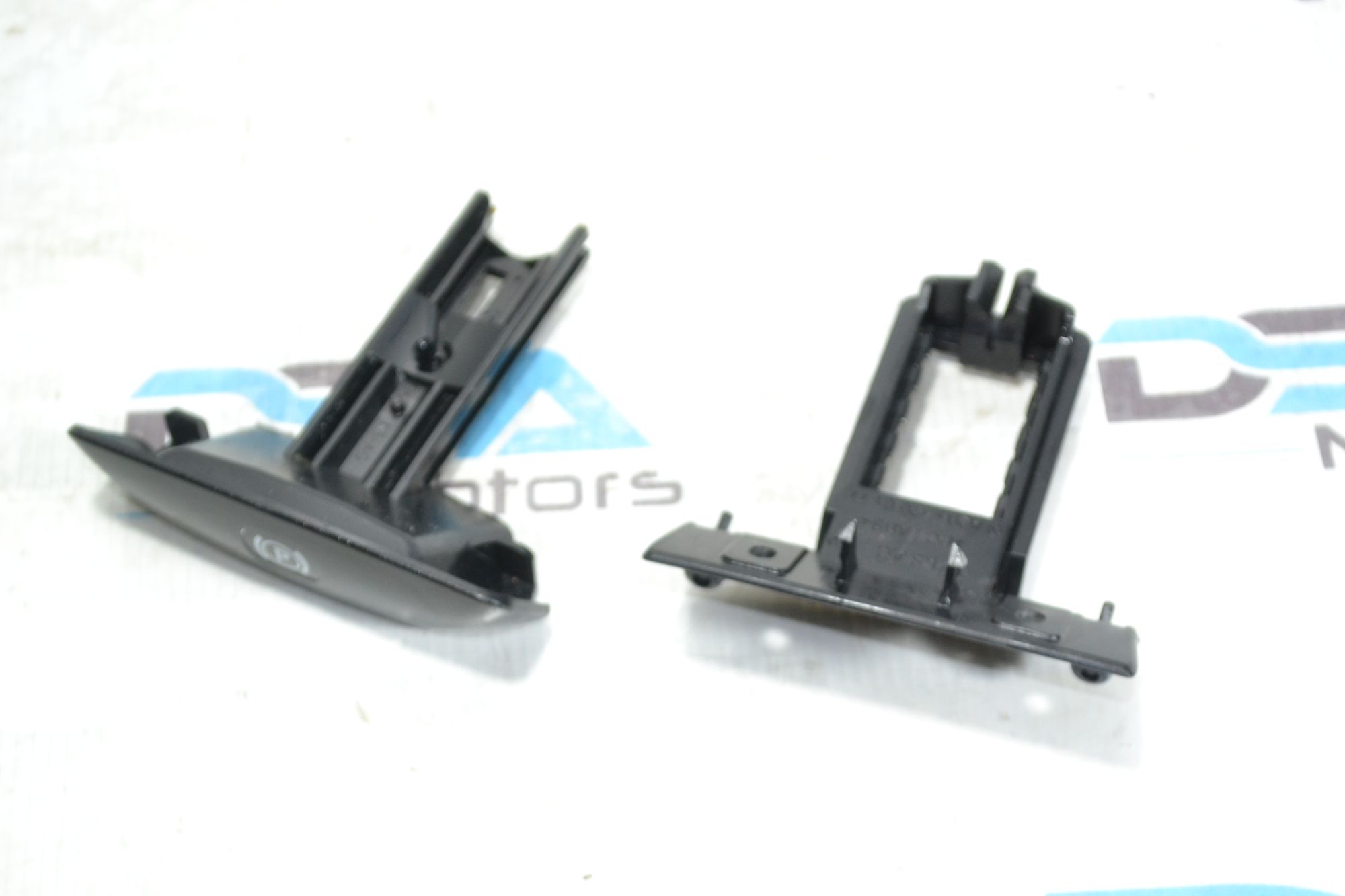 https://ycs.partsauto.market/partsauto-images/thmbs/userImages/b7628e092085f1f91467af1afb6e7630/part/3d468aff-3e21-4e6c-b2fe-6736dea7dde6_1780998355195.jpg