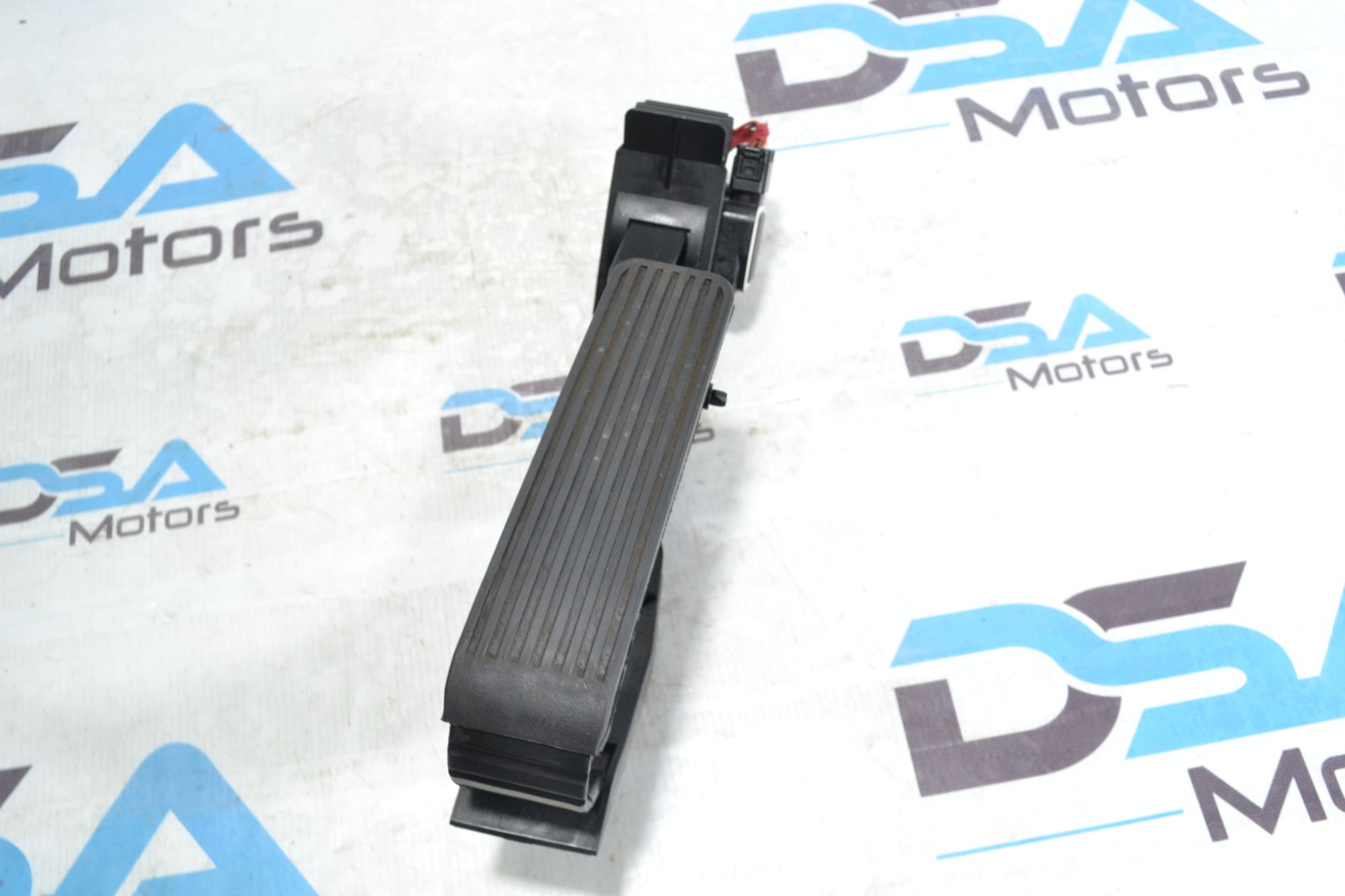 https://ycs.partsauto.market/partsauto-images/thmbs/userImages/b7628e092085f1f91467af1afb6e7630/part/3d906d9c-6876-4659-8c20-198d9451e5f0_1780562934332.jpg