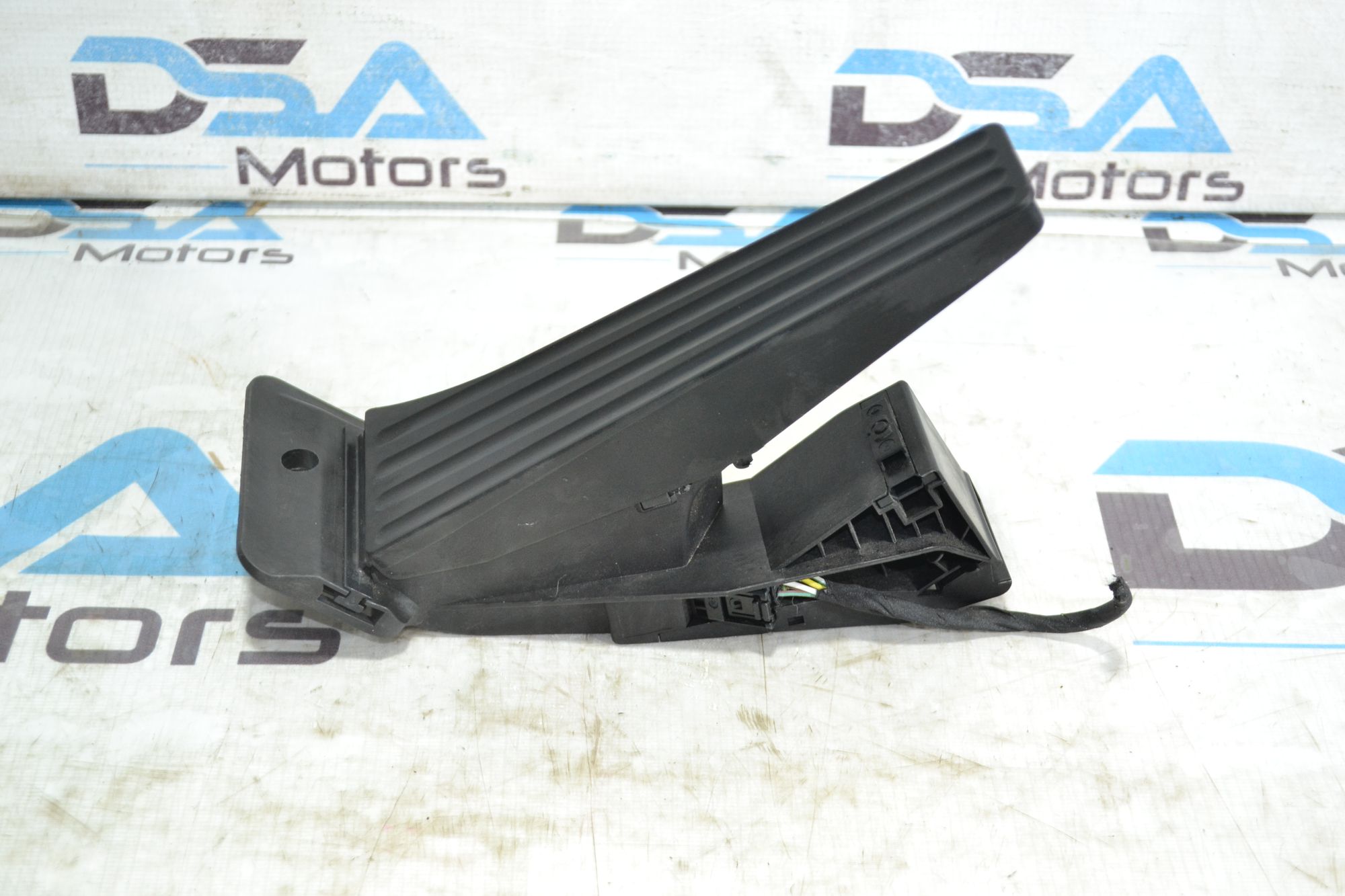 https://ycs.partsauto.market/partsauto-images/thmbs/userImages/b7628e092085f1f91467af1afb6e7630/part/3e20cc16-a48e-405a-81f6-a246d18235d4_1785310022038.jpg