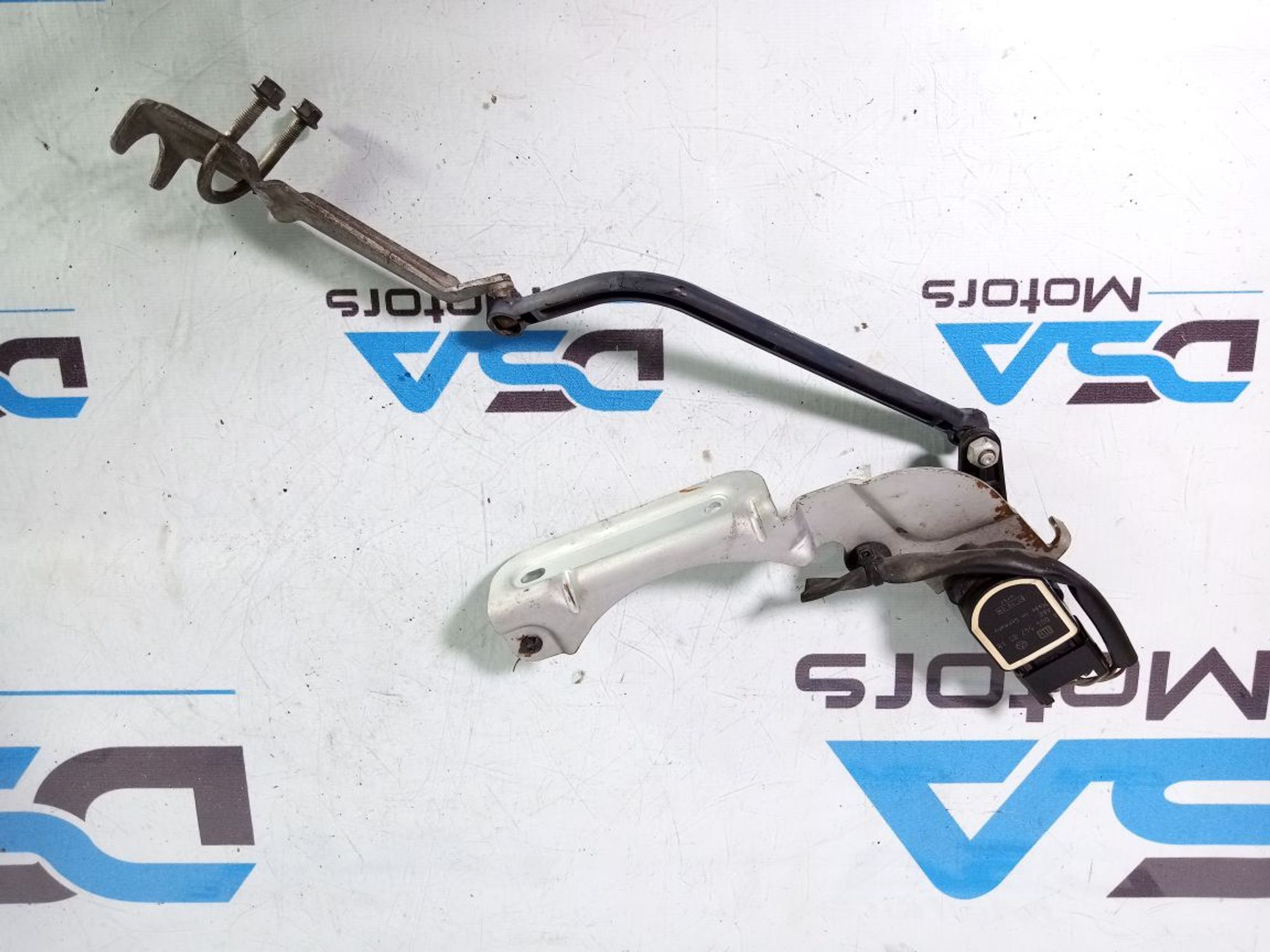 https://ycs.partsauto.market/partsauto-images/thmbs/userImages/b7628e092085f1f91467af1afb6e7630/part/3e33c56f-0646-4a5f-80a5-15a0c2f5876d_1735288931204.jpg