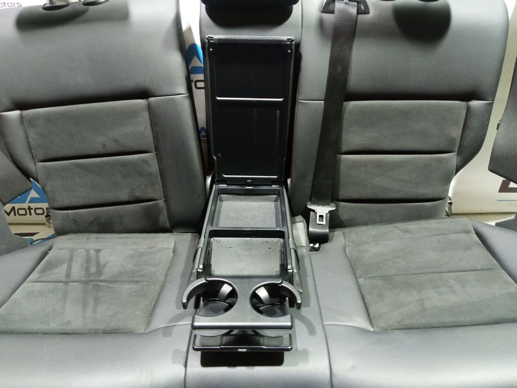 https://ycs.partsauto.market/partsauto-images/thmbs/userImages/b7628e092085f1f91467af1afb6e7630/part/3f01d9a4-5333-4c3b-80de-2d44d9172f5a_1749037451880.jpg
