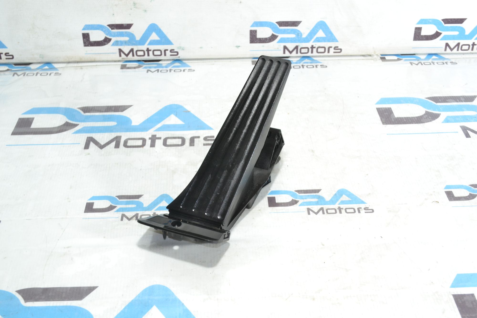 https://ycs.partsauto.market/partsauto-images/thmbs/userImages/b7628e092085f1f91467af1afb6e7630/part/3fc87e68-501c-426a-8435-c1600869c3f3_1780927314741.jpg