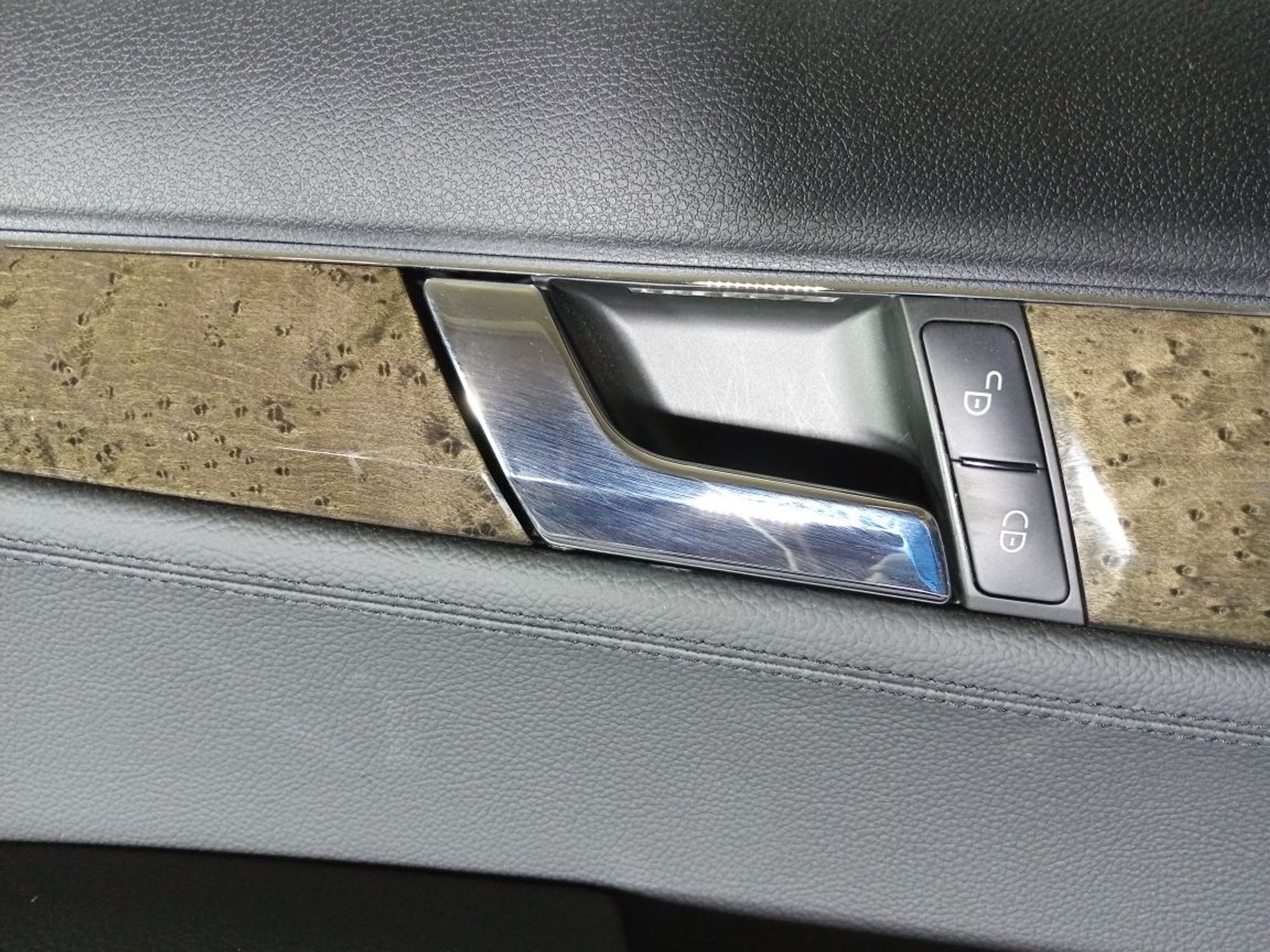 https://ycs.partsauto.market/partsauto-images/thmbs/userImages/b7628e092085f1f91467af1afb6e7630/part/41b5ddb6-c050-4a93-a561-da12cc1b8764_1745843785347.jpg