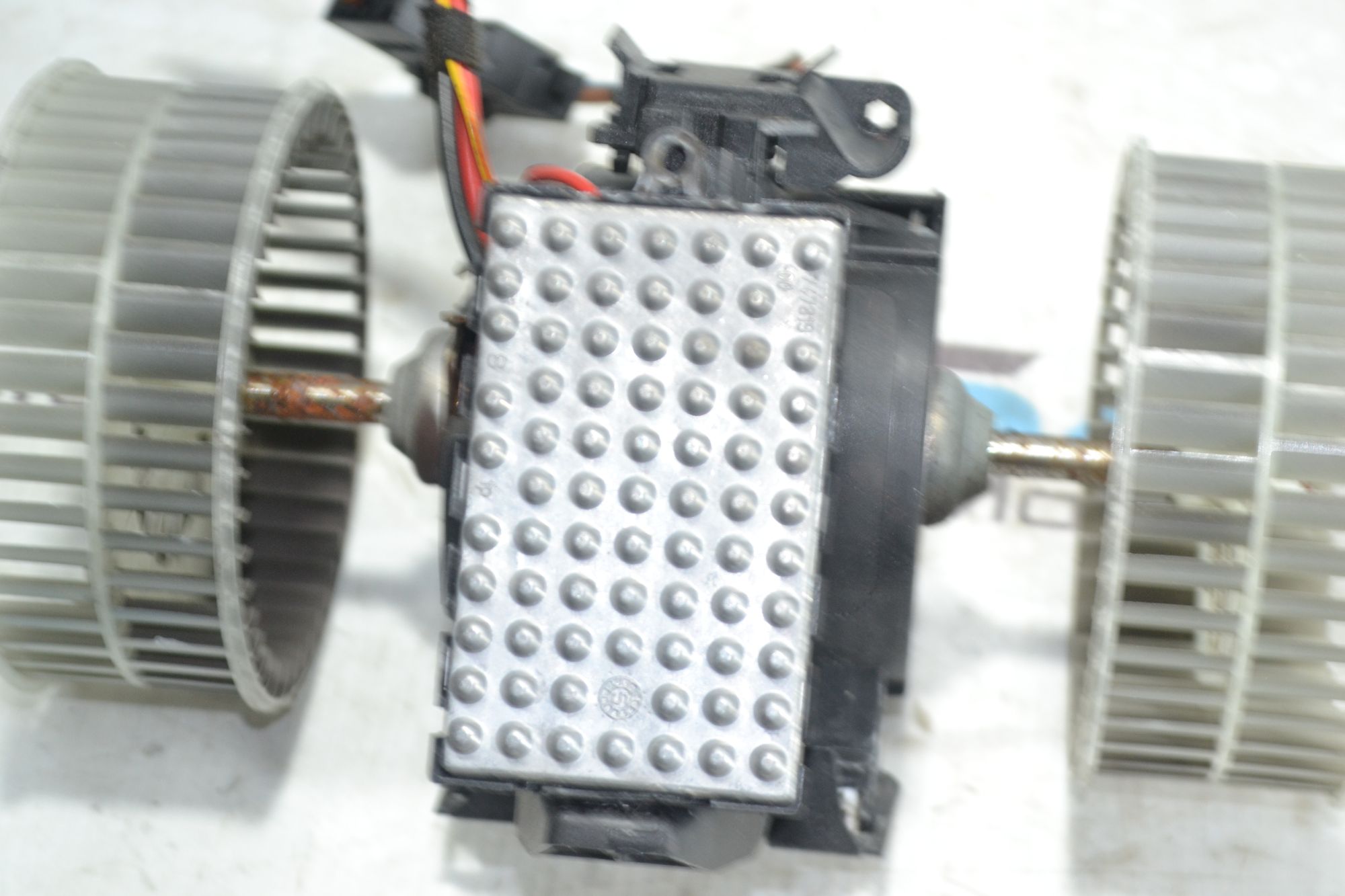 https://ycs.partsauto.market/partsauto-images/thmbs/userImages/b7628e092085f1f91467af1afb6e7630/part/44e1e681-4865-45ec-97c8-37d2c533c8bd_1781092481127.jpg