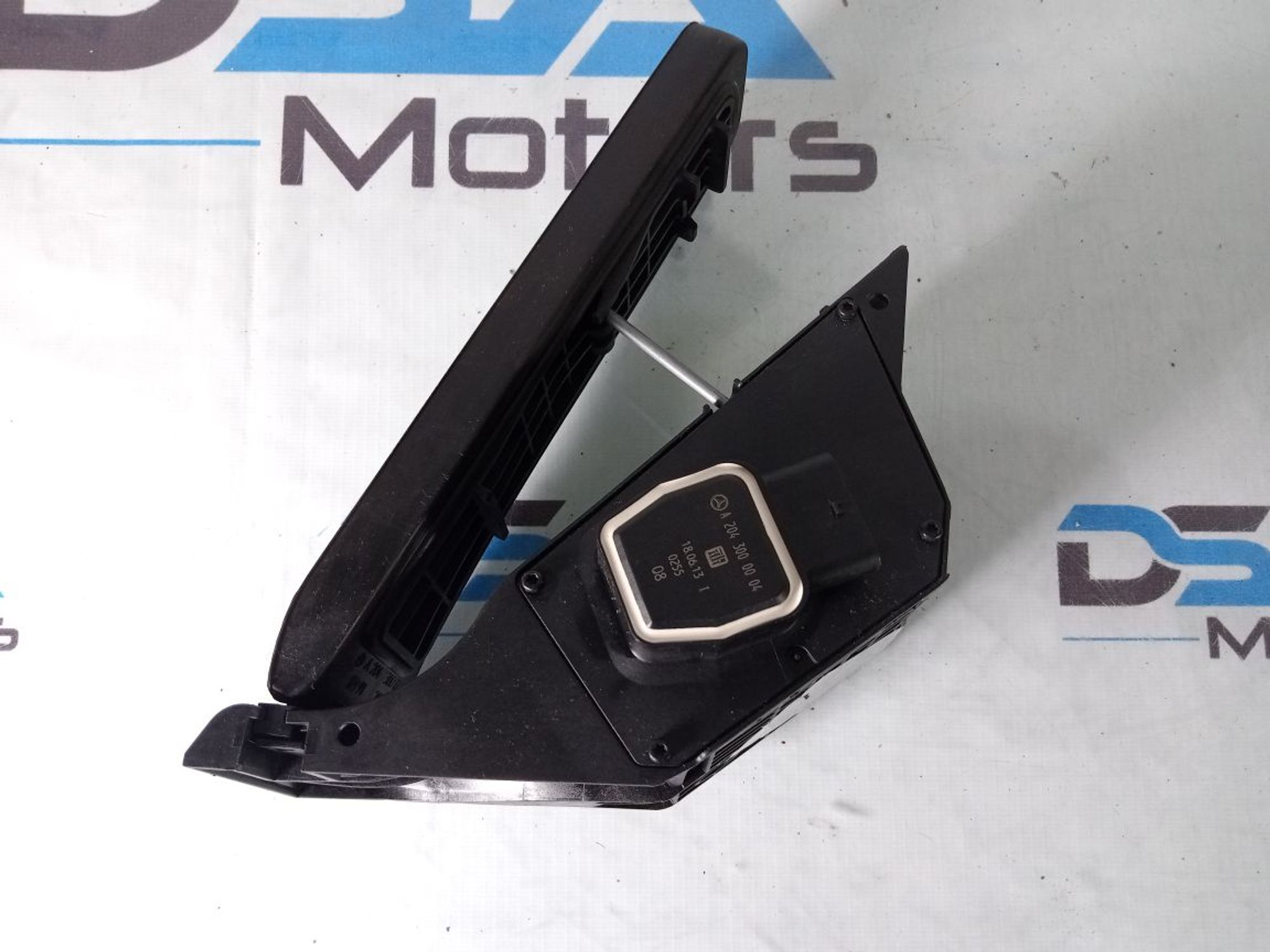 https://ycs.partsauto.market/partsauto-images/thmbs/userImages/b7628e092085f1f91467af1afb6e7630/part/45b8477d-0add-4521-946c-7250be7c2bf7_1734024287411.jpg
