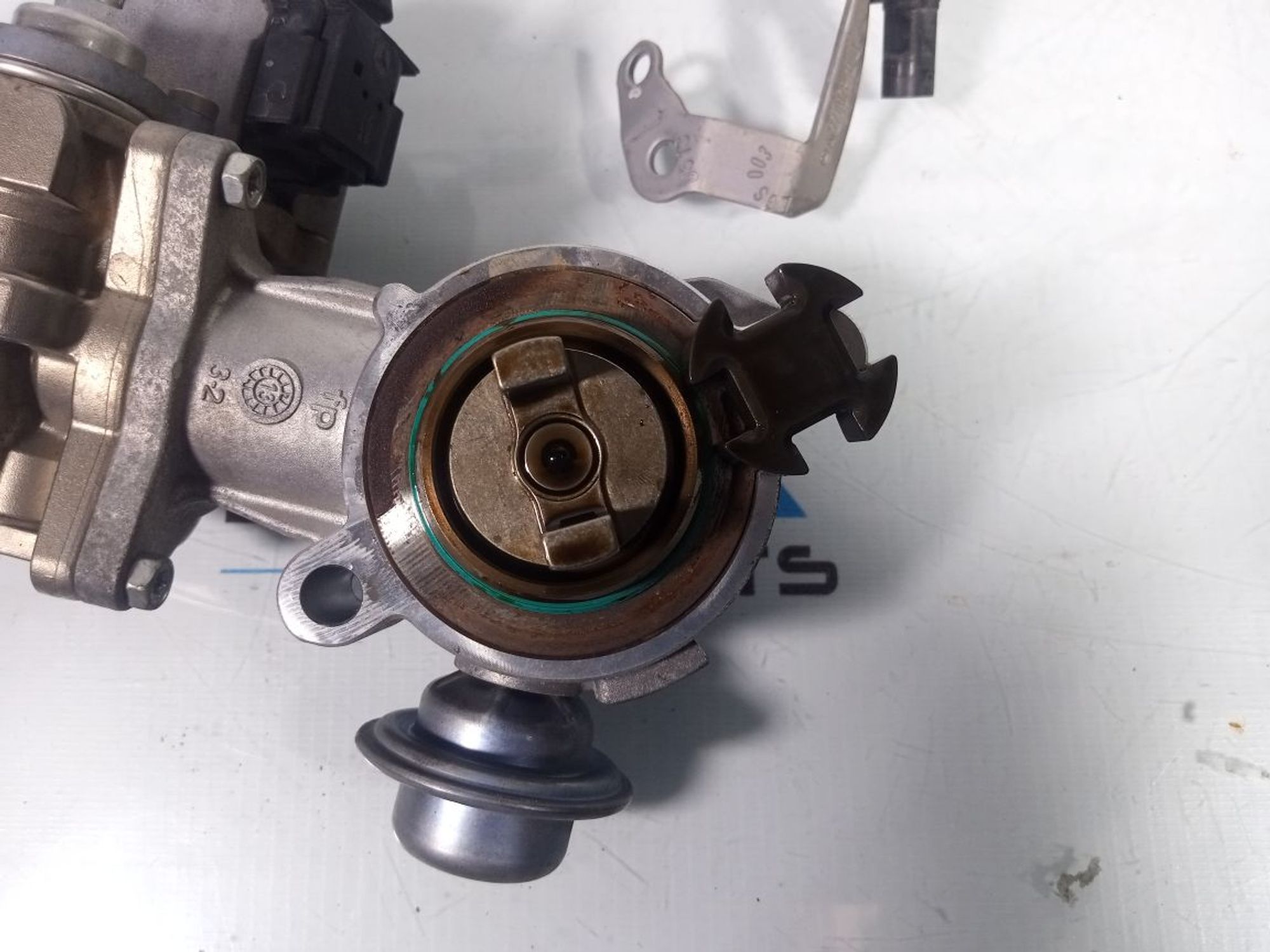 https://ycs.partsauto.market/partsauto-images/thmbs/userImages/b7628e092085f1f91467af1afb6e7630/part/47856195-28b0-4096-8057-b2703fd748cc_1725897483840.jpg