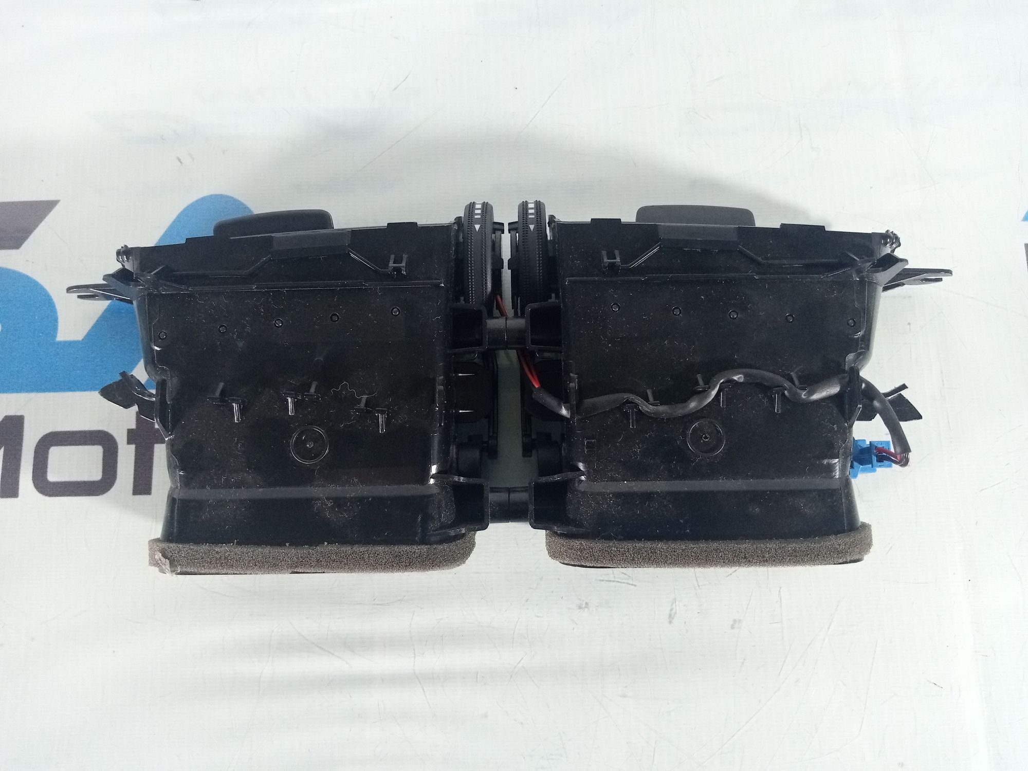 https://ycs.partsauto.market/partsauto-images/thmbs/userImages/b7628e092085f1f91467af1afb6e7630/part/47968991-89bb-455c-8dc7-de71eacbf417_1719821040001.jpg