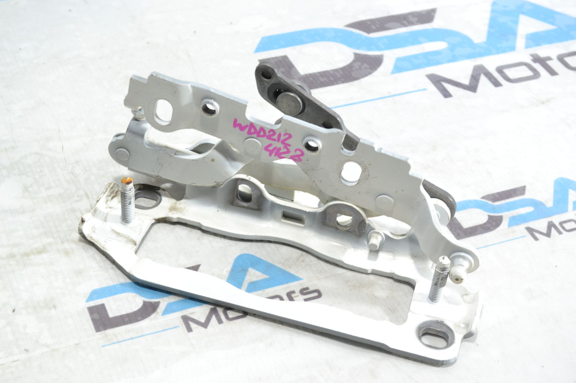 Петля капота правая оригинал Mercedes W204/W212 из Японии, 1400 рублей, Кореновск