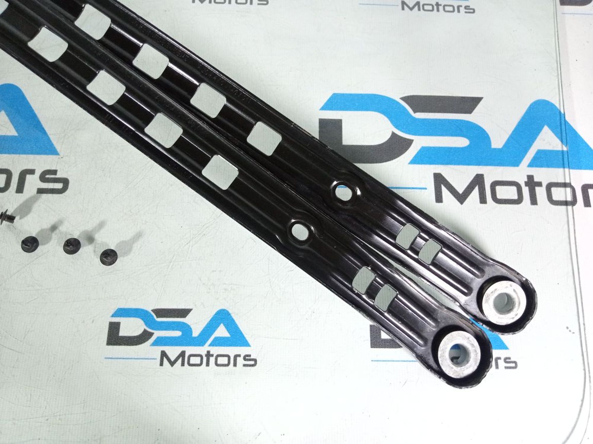 https://ycs.partsauto.market/partsauto-images/thmbs/userImages/b7628e092085f1f91467af1afb6e7630/part/4932dac5-f7b2-48d8-a90a-7705f84c9684_1746960181710.jpg