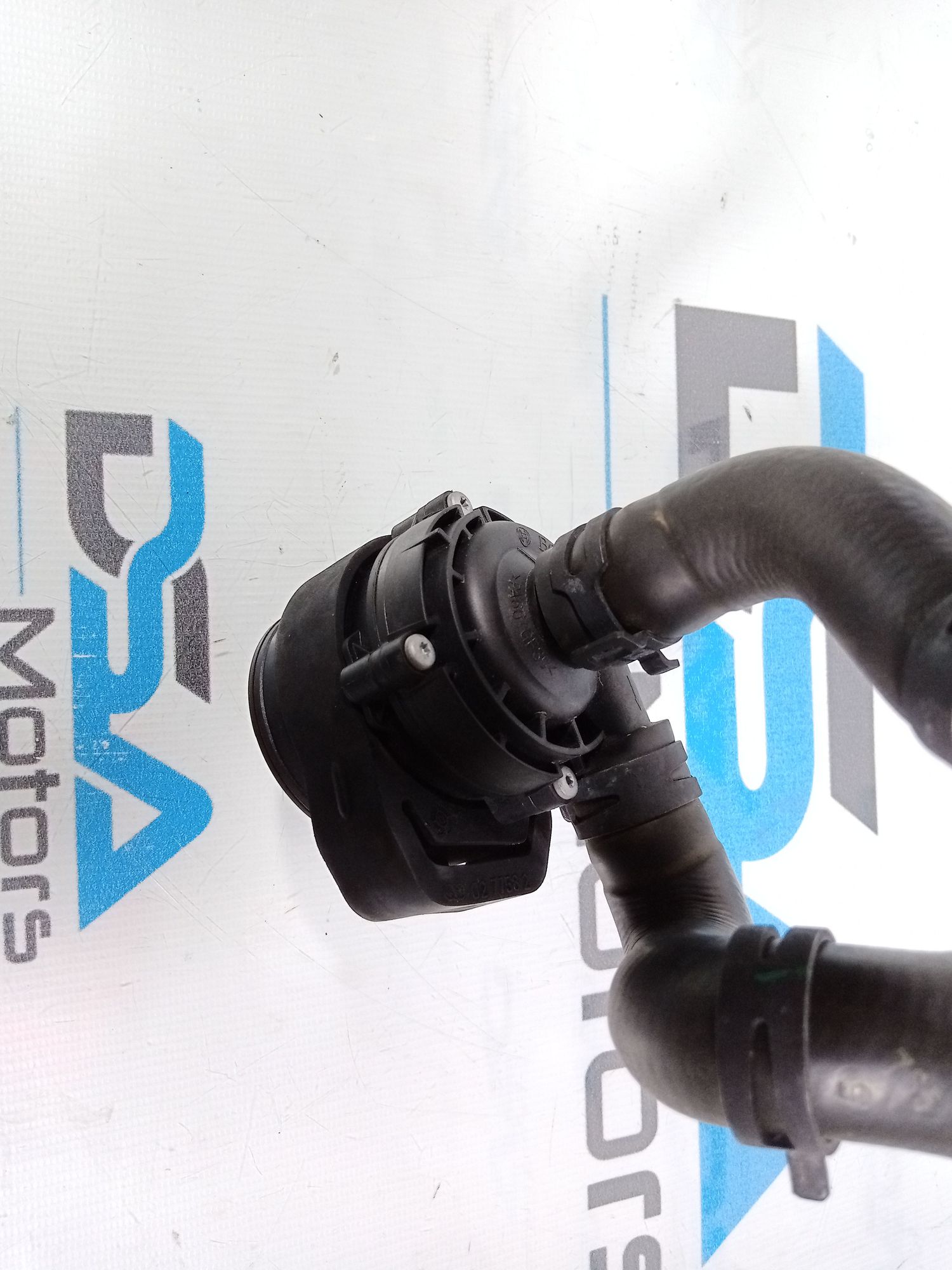 https://ycs.partsauto.market/partsauto-images/thmbs/userImages/b7628e092085f1f91467af1afb6e7630/part/4b6e60b5-4b52-4579-b07b-ea7f641e7cf5_1712648900975.jpg