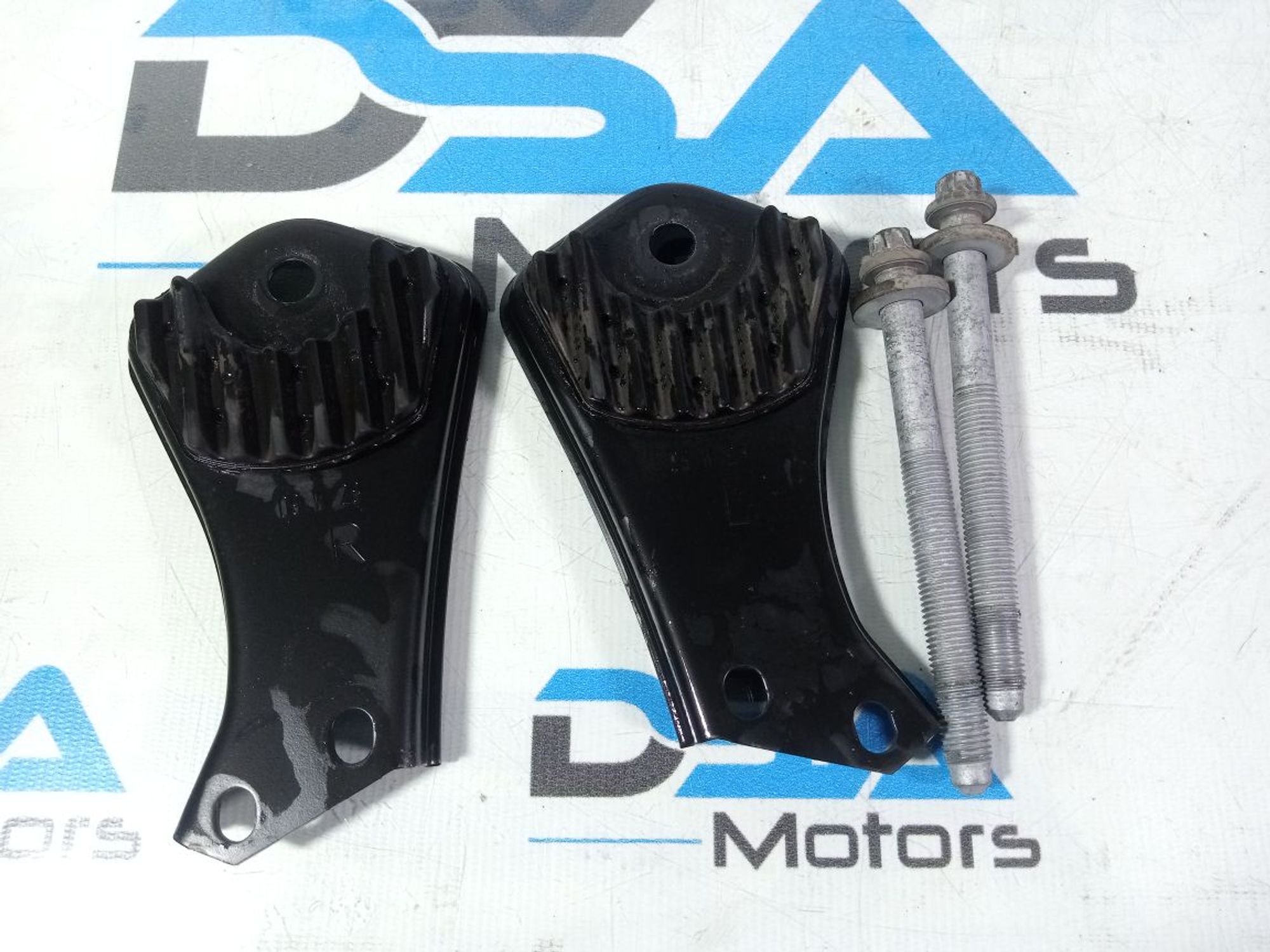 https://ycs.partsauto.market/partsauto-images/thmbs/userImages/b7628e092085f1f91467af1afb6e7630/part/4bb379ad-02a6-4608-b612-86775e841c0f_1742912345148.jpg