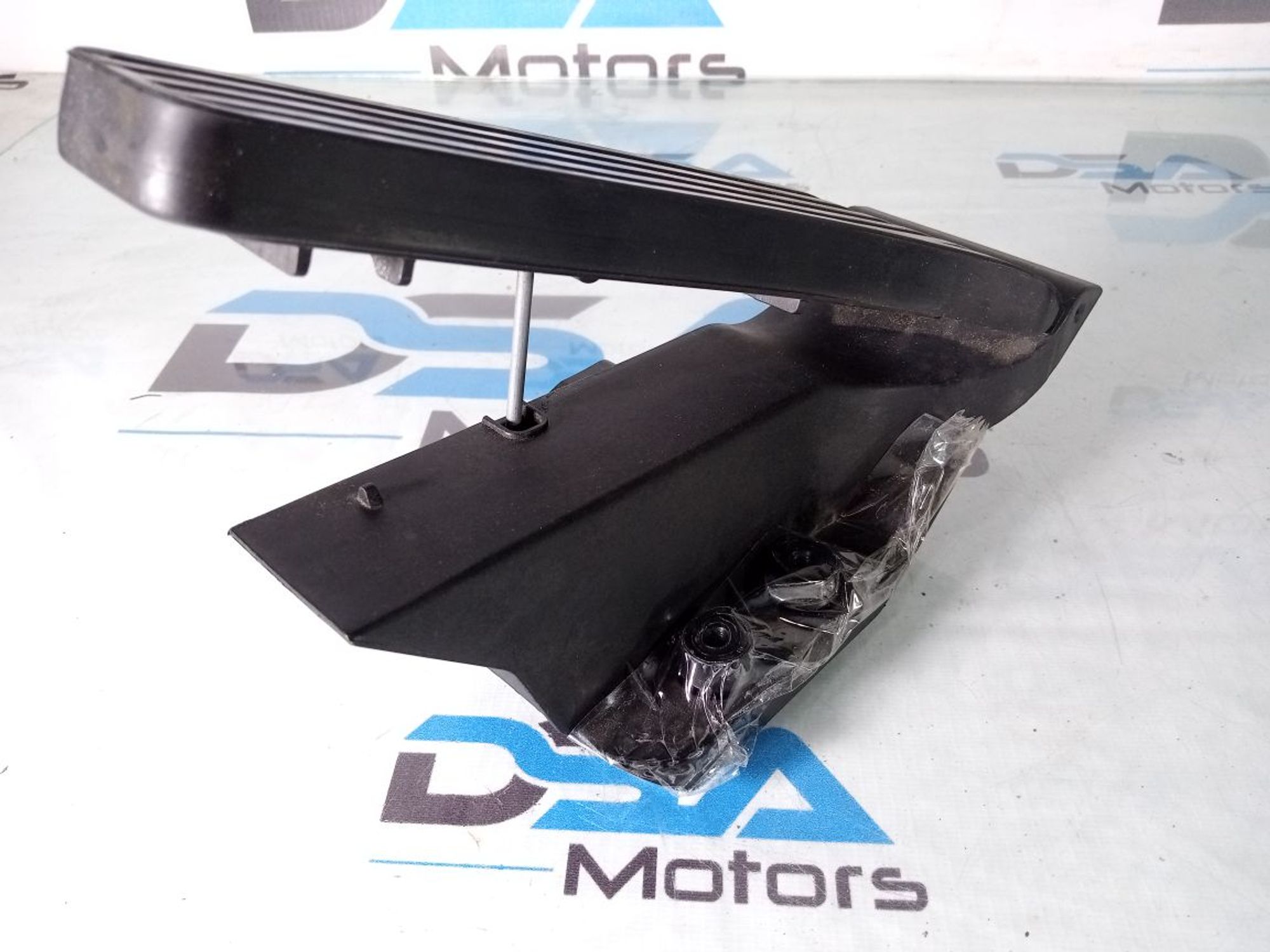 https://ycs.partsauto.market/partsauto-images/thmbs/userImages/b7628e092085f1f91467af1afb6e7630/part/4e1802cf-c37a-4a0c-9429-2dc262f7aa33_1734024296317.jpg