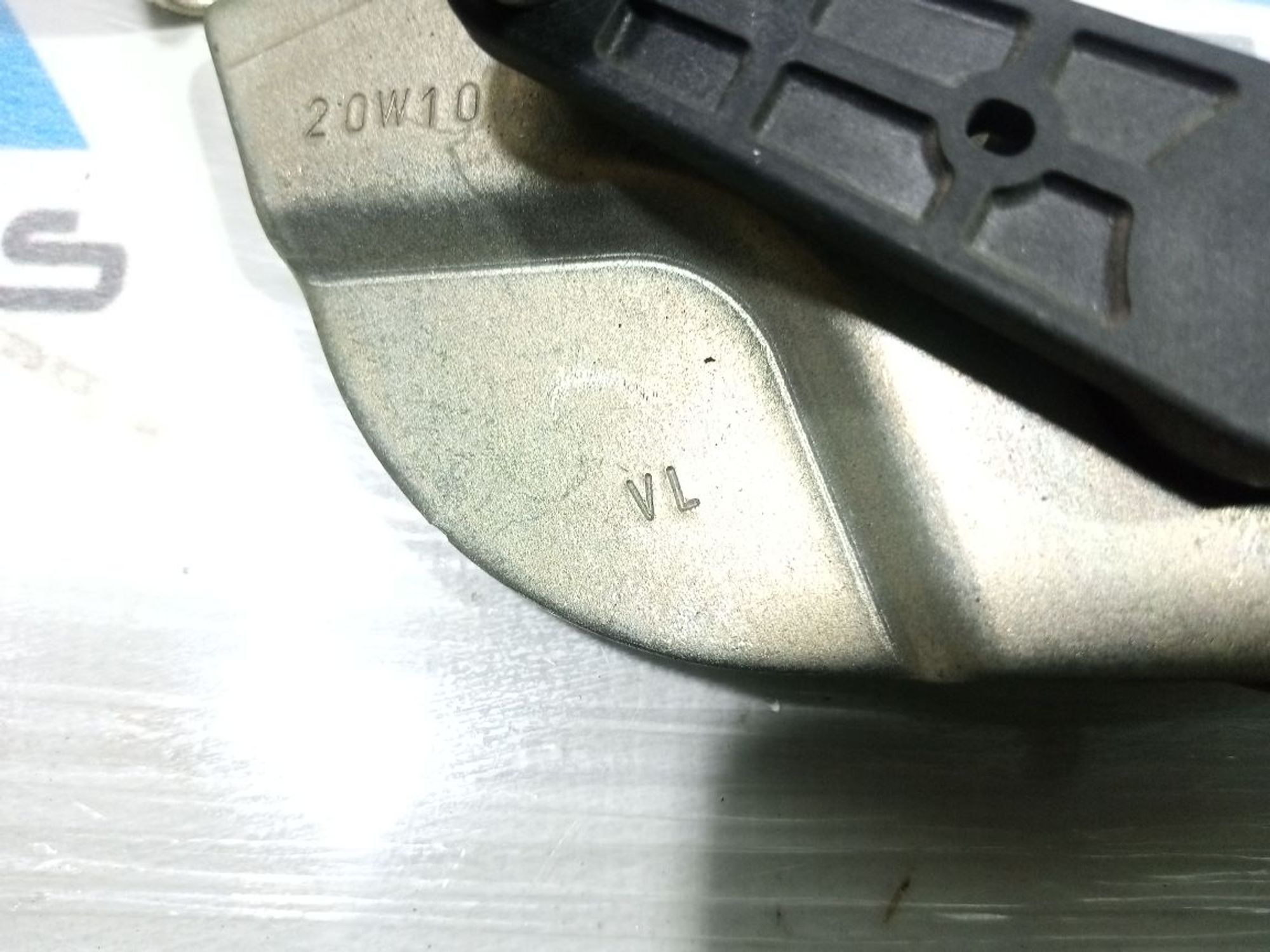 https://ycs.partsauto.market/partsauto-images/thmbs/userImages/b7628e092085f1f91467af1afb6e7630/part/4eb0a993-39cd-40a0-9265-fe5d20fb1604_1749817373238.jpg