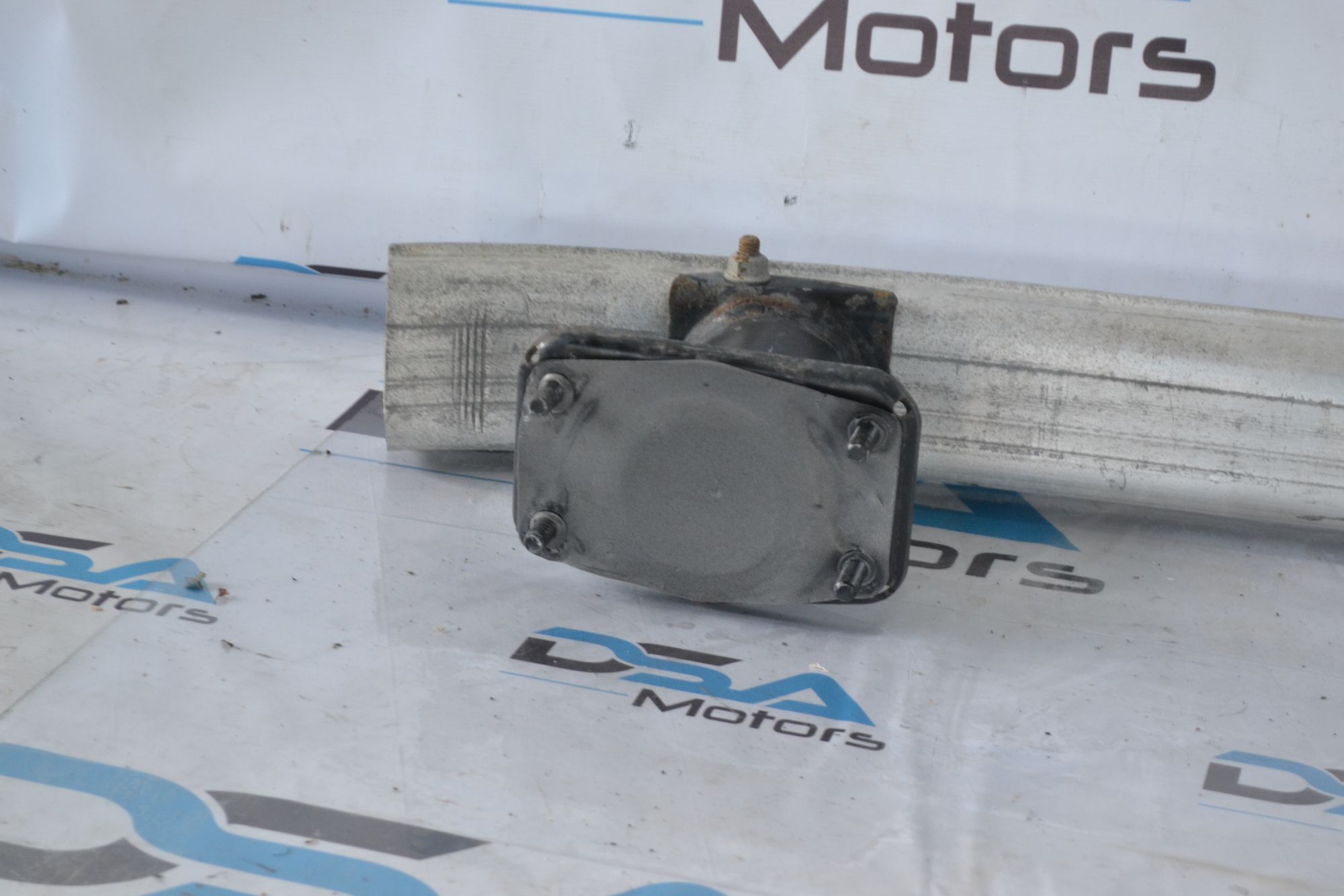 https://ycs.partsauto.market/partsauto-images/thmbs/userImages/b7628e092085f1f91467af1afb6e7630/part/4ef804e4-92a8-4aa5-8b57-8e5126b1c942_1781518290193.jpg