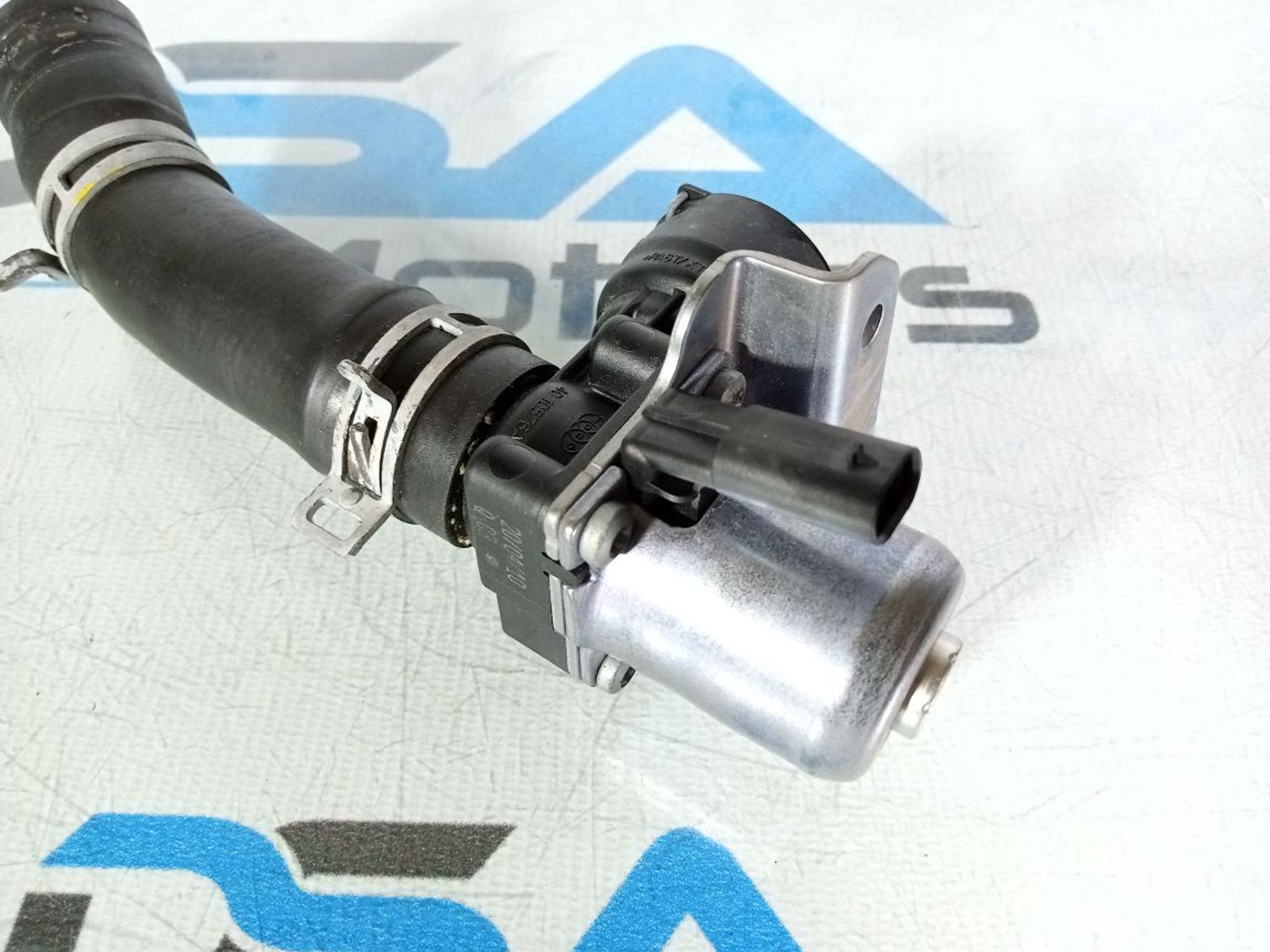 https://ycs.partsauto.market/partsauto-images/thmbs/userImages/b7628e092085f1f91467af1afb6e7630/part/4f9e94b6-5fe1-4b18-b055-2a0552b97dc9_1746960077201.jpg