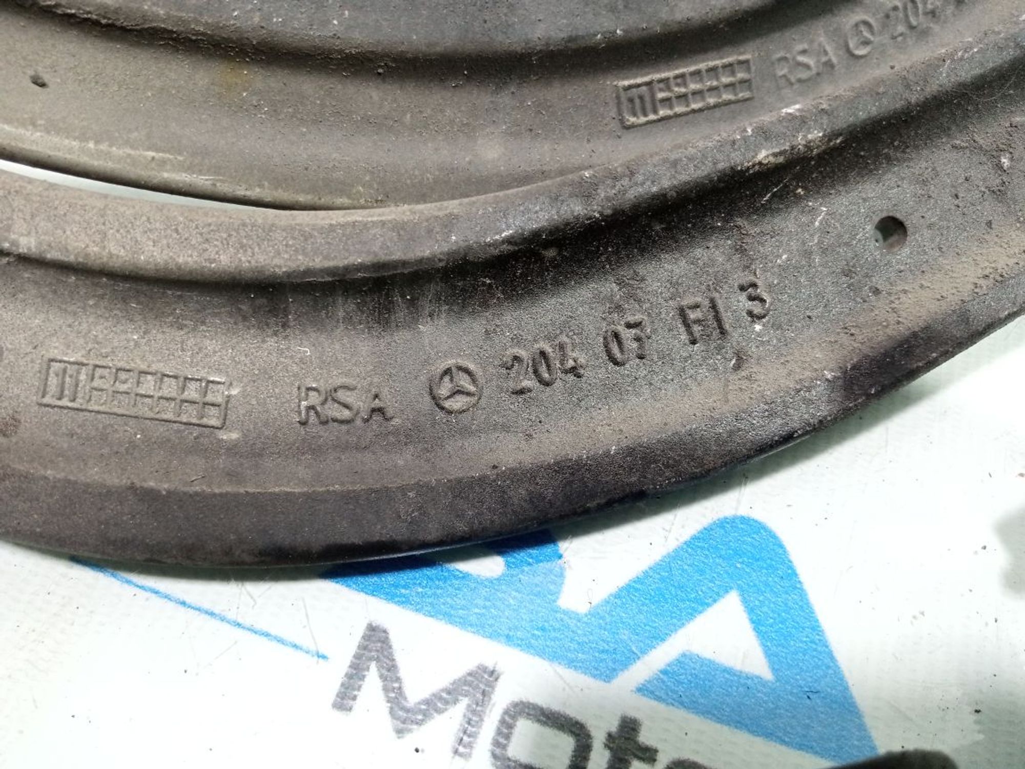 https://ycs.partsauto.market/partsauto-images/thmbs/userImages/b7628e092085f1f91467af1afb6e7630/part/51670f28-6efb-4007-89e2-5e29154cda01_1748614920296.jpg