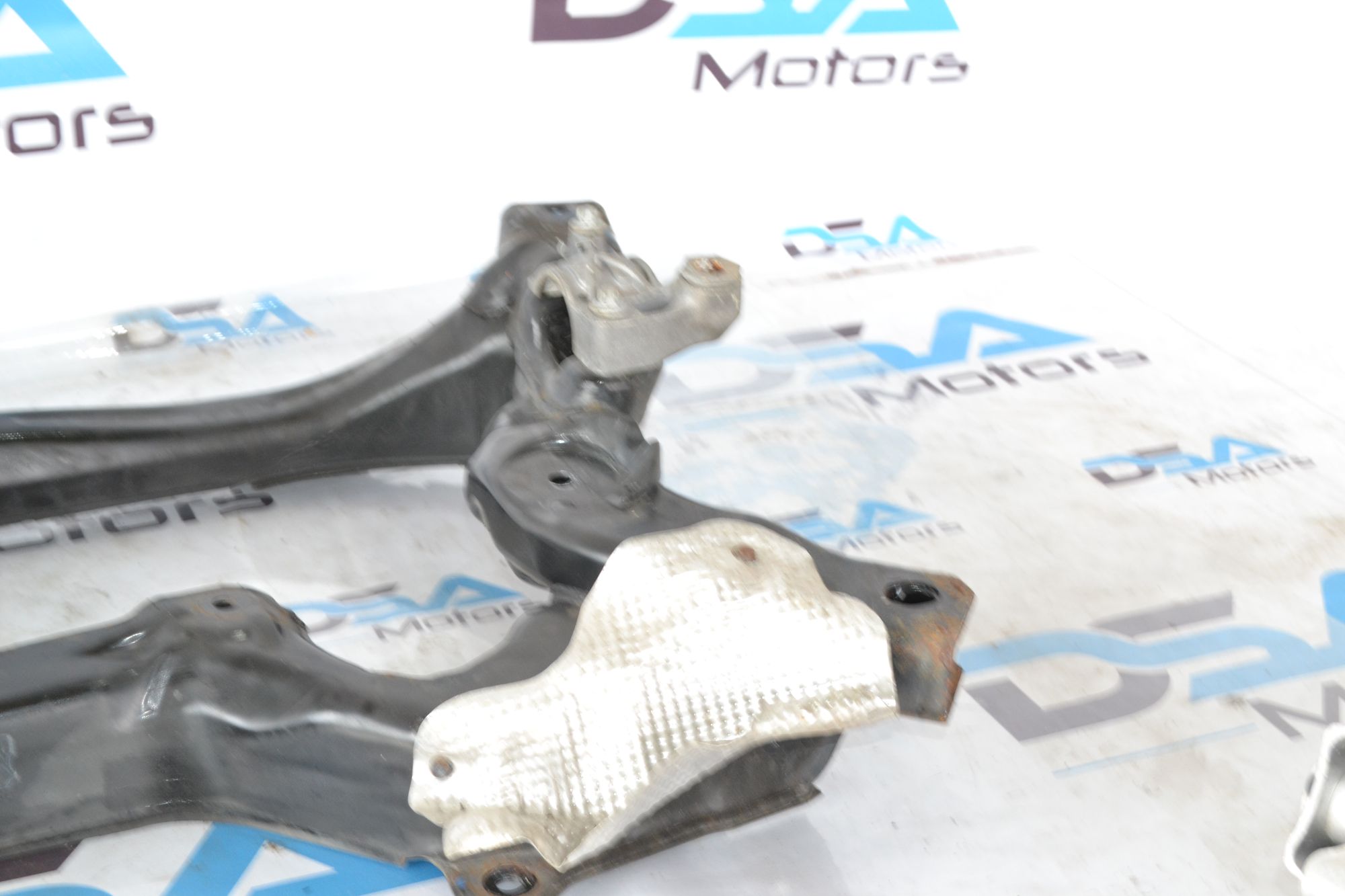 https://ycs.partsauto.market/partsauto-images/thmbs/userImages/b7628e092085f1f91467af1afb6e7630/part/553935ff-8671-459a-9136-f25d6ff71174_1781614082425.jpg