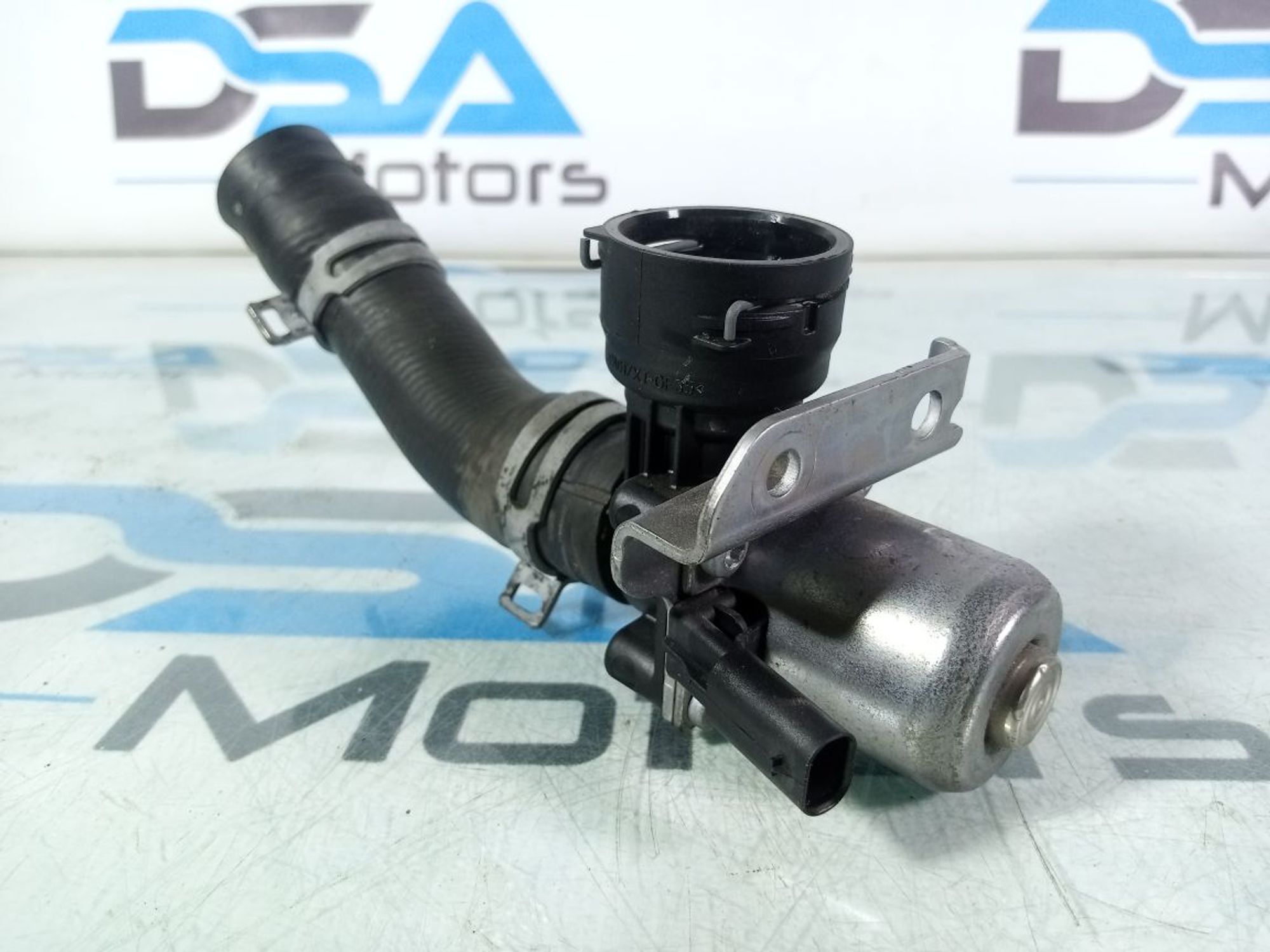 https://ycs.partsauto.market/partsauto-images/thmbs/userImages/b7628e092085f1f91467af1afb6e7630/part/555b18cc-b1ff-4e16-942a-5294de5b123e_1744639996728.jpg
