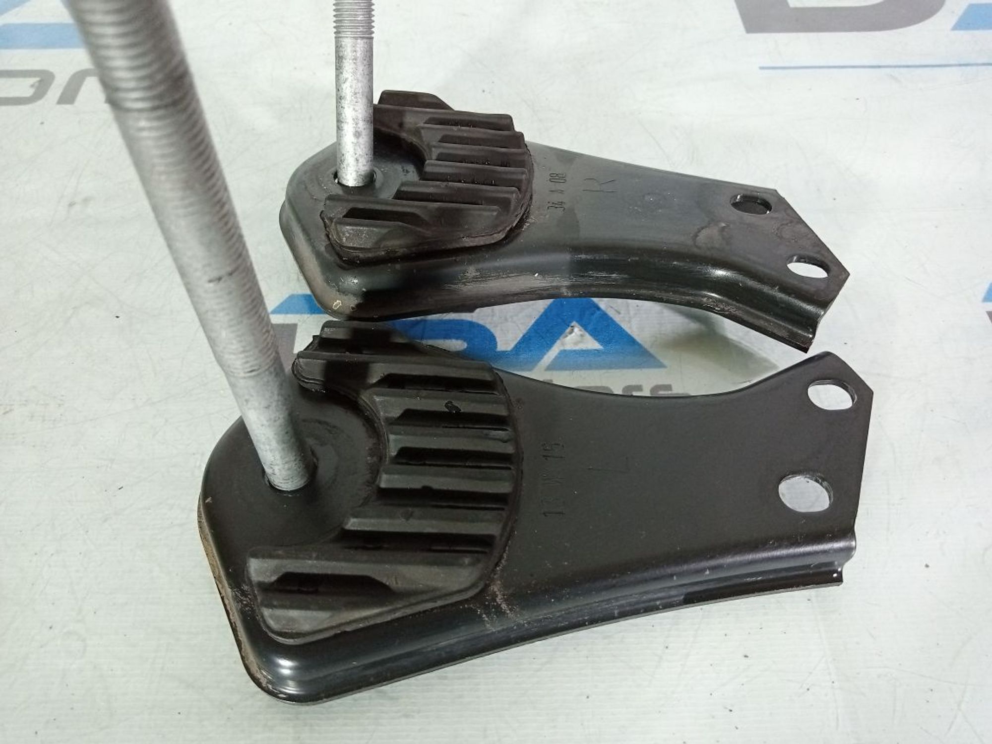 https://ycs.partsauto.market/partsauto-images/thmbs/userImages/b7628e092085f1f91467af1afb6e7630/part/557b0b5a-5e85-466c-894e-8f177e650066_1739185196603.jpg