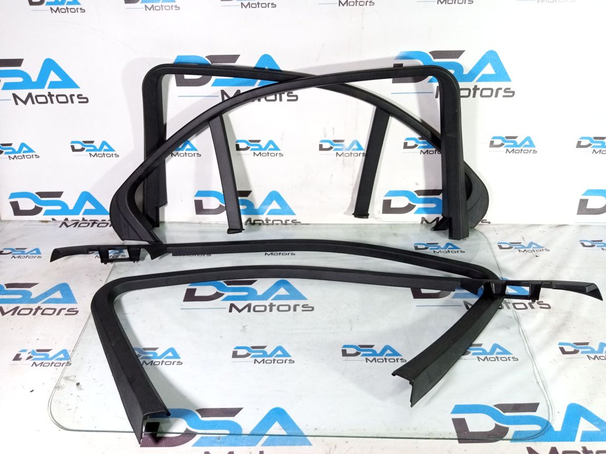 https://ycs.partsauto.market/partsauto-images/thmbs/userImages/b7628e092085f1f91467af1afb6e7630/part/558d4c49-0992-4e8b-9524-fe0a1ece278c_1735992484861.jpg