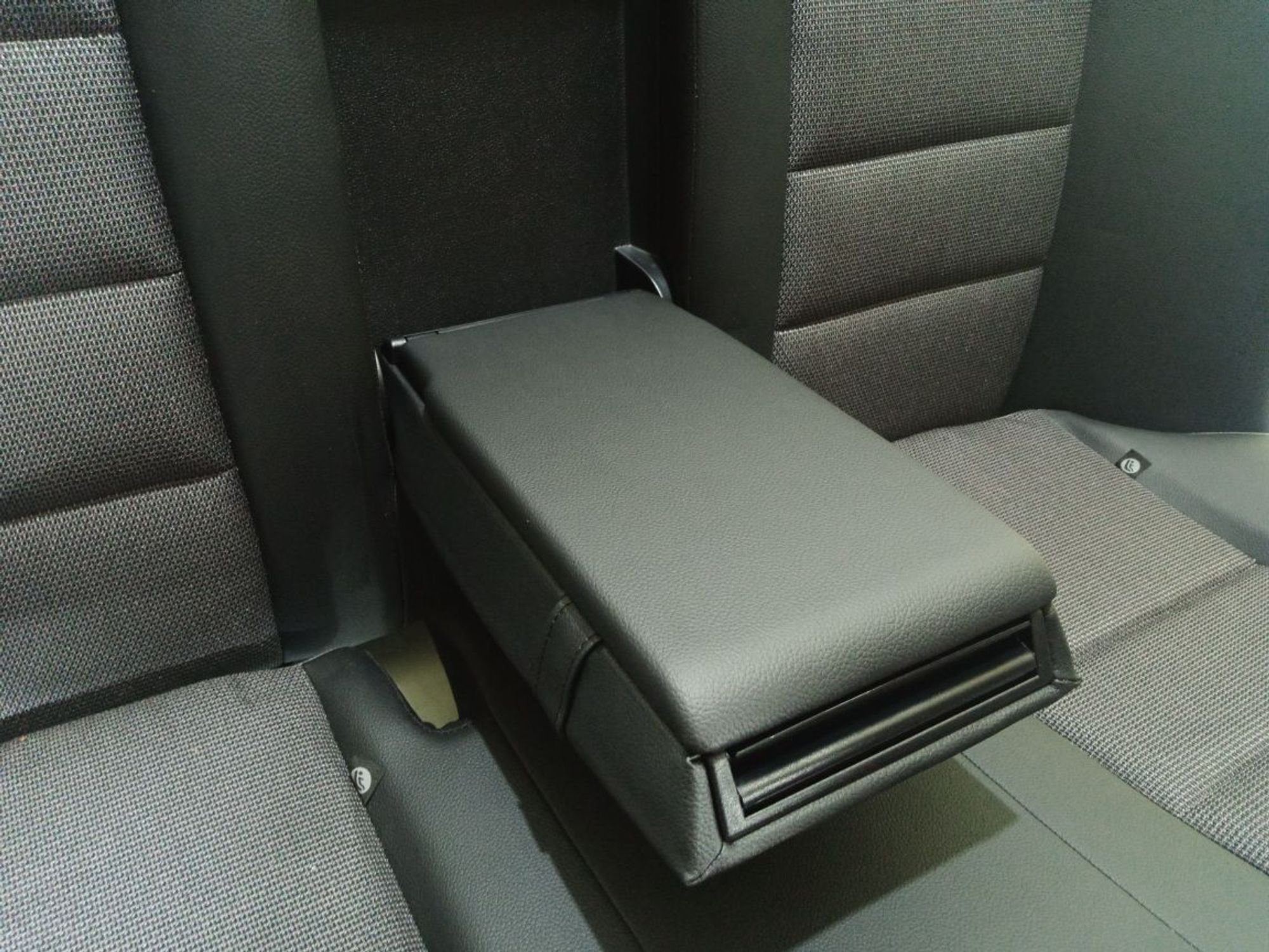 https://ycs.partsauto.market/partsauto-images/thmbs/userImages/b7628e092085f1f91467af1afb6e7630/part/596e819d-1d4d-40e4-ab2f-24e15c752197_1730565513542.jpg